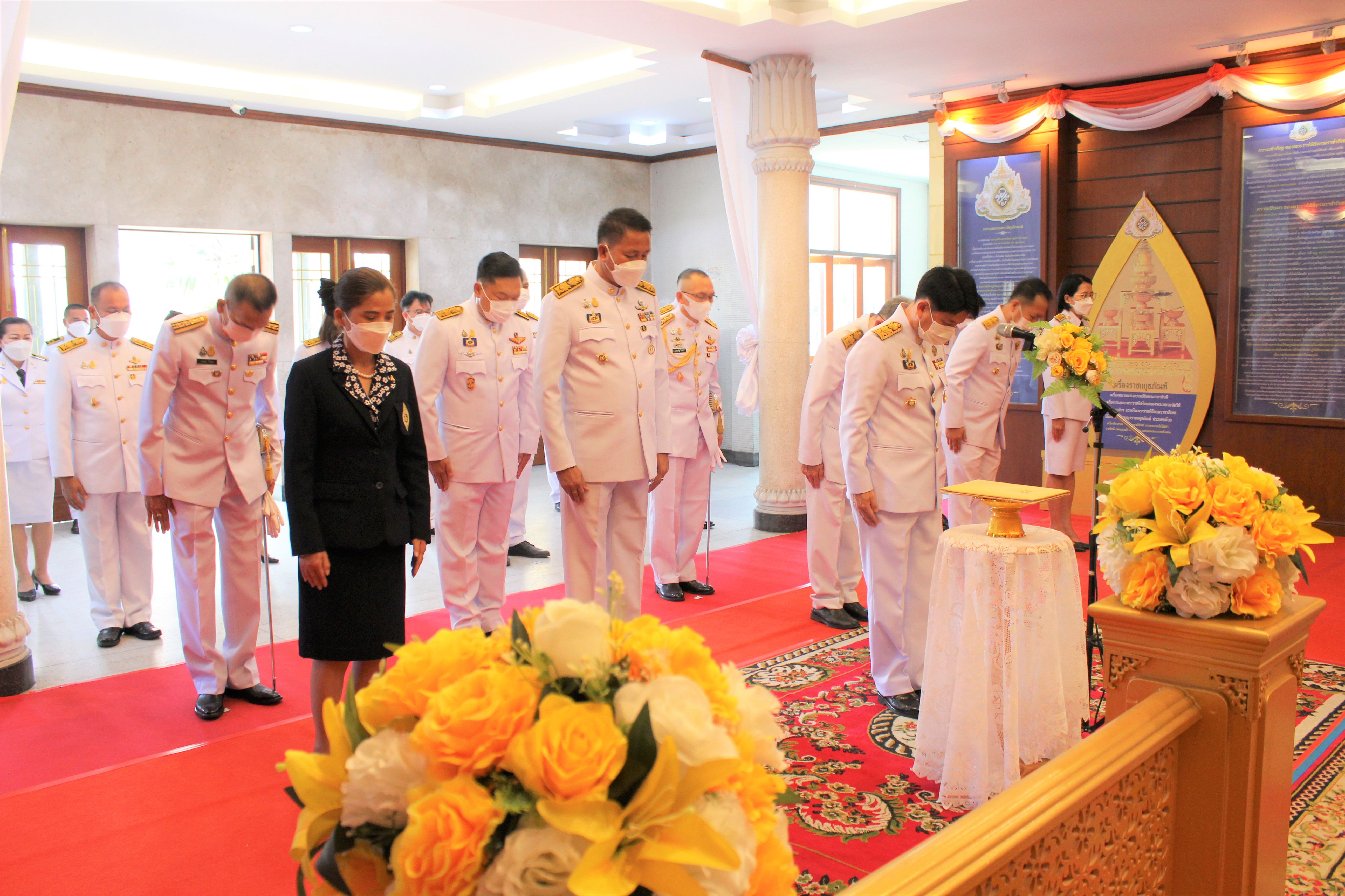 ชลบุรี จัดพิธีวางพวงมาลาถวายราชสักการะเนื่องในวันคล้ายวันสวรรคตพระบาทสมเด็จพระจอมเกล้าเจ้าอยู่หัว รัชกาลที่ 4