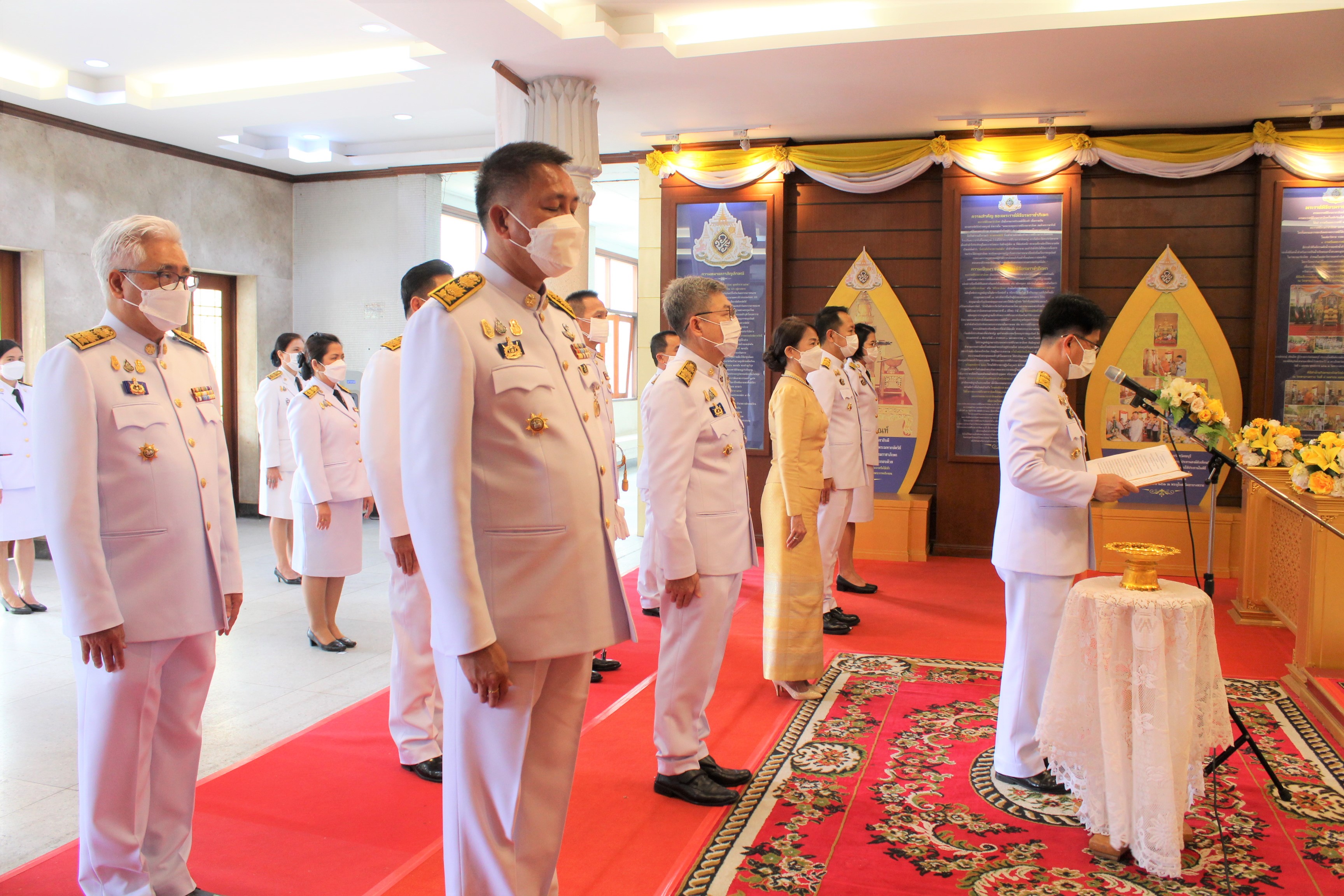 จังหวัดชลบุรี จัดพิธีวางพวงมาลาเนื่องในวันคล้ายวันสวรรคต พระบาทสมเด็จพระบรมชนกาธิเบศร มหาภูมิพลอดุลยเดชมหาราช บรมนาถบพิตร
