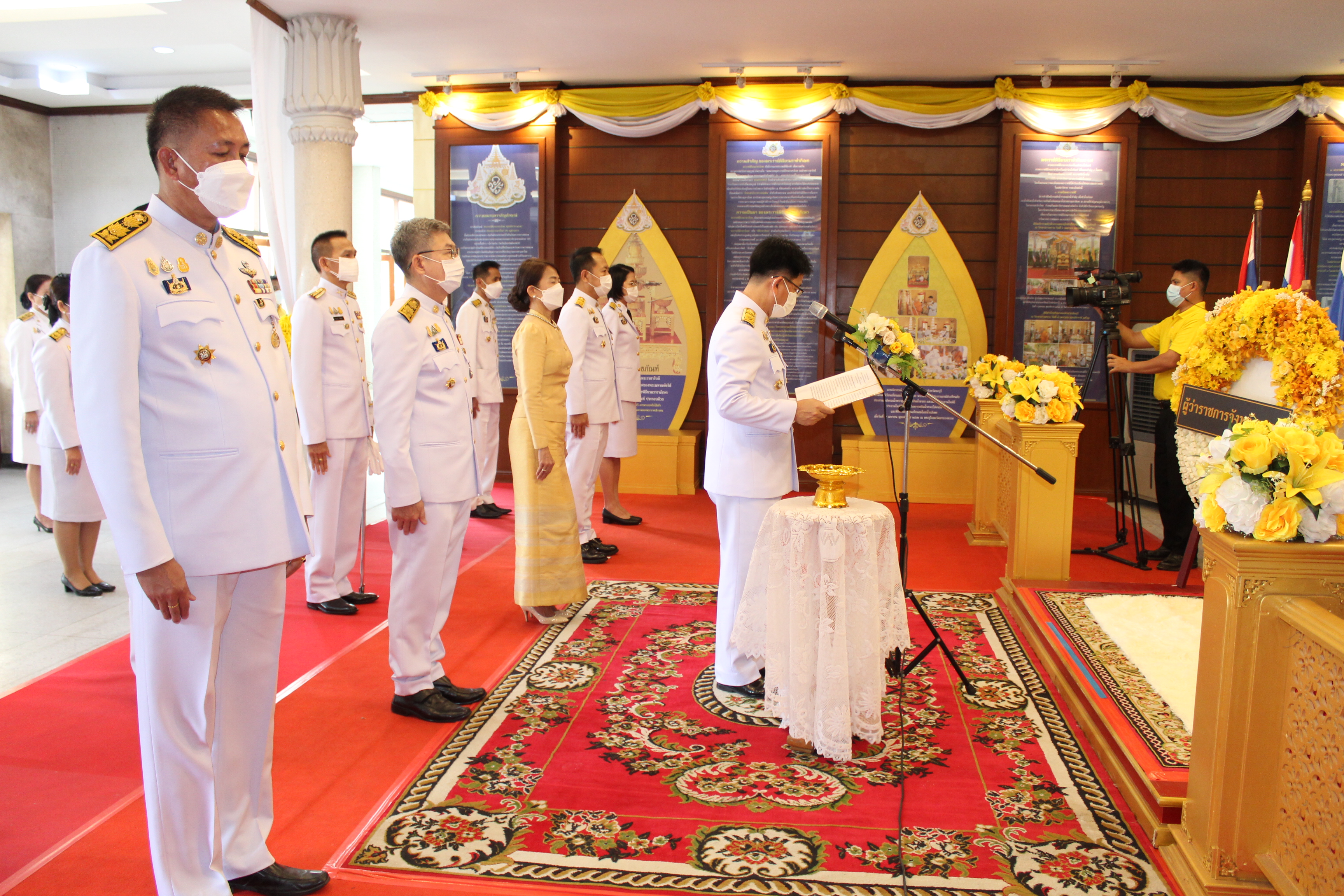 จังหวัดชลบุรี จัดพิธีวางพวงมาลาเนื่องในวันคล้ายวันสวรรคต พระบาทสมเด็จพระบรมชนกาธิเบศร มหาภูมิพลอดุลยเดชมหาราช บรมนาถบพิตร