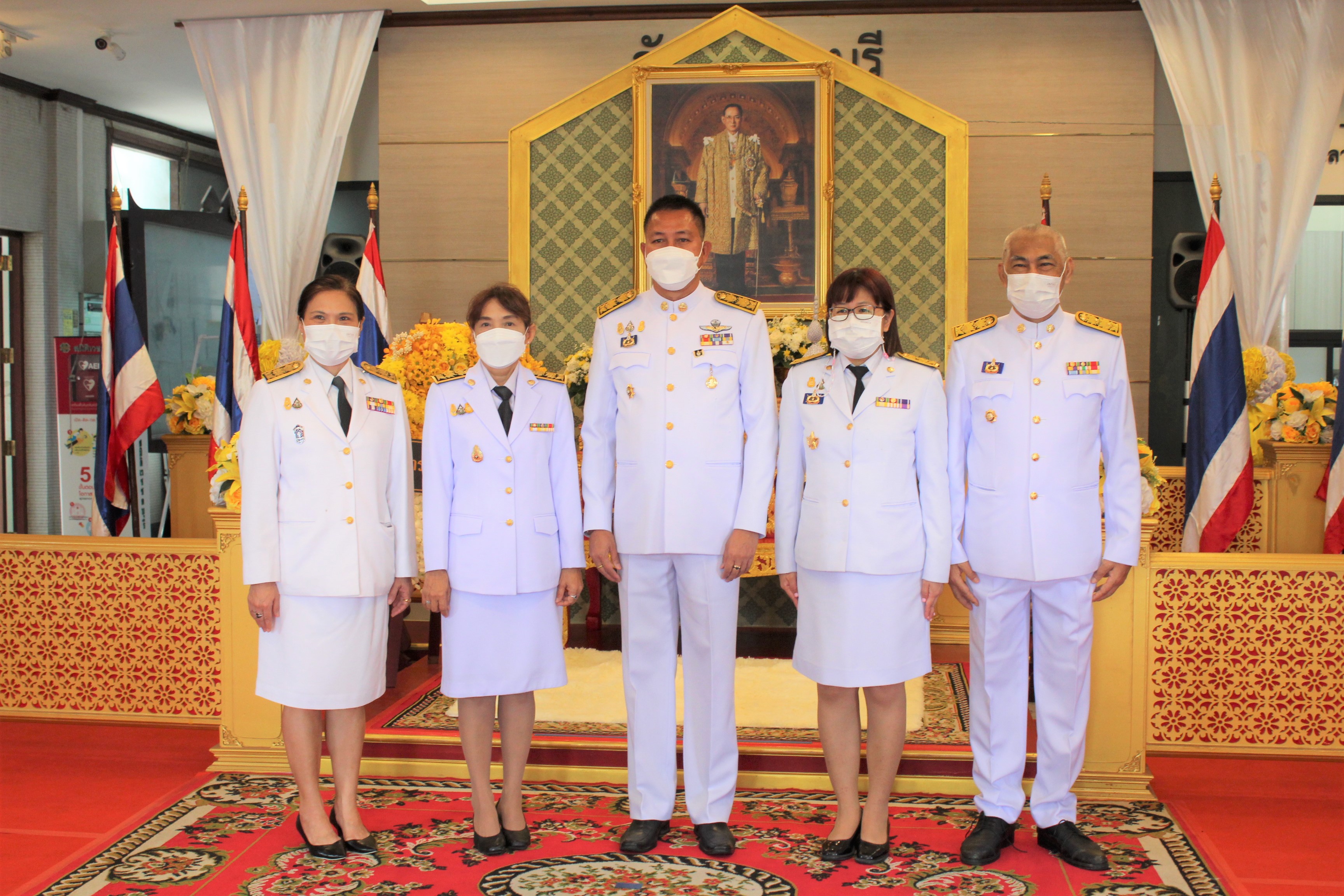 จังหวัดชลบุรี จัดพิธีวางพวงมาลาเนื่องในวันคล้ายวันสวรรคต พระบาทสมเด็จพระบรมชนกาธิเบศร มหาภูมิพลอดุลยเดชมหาราช บรมนาถบพิตร