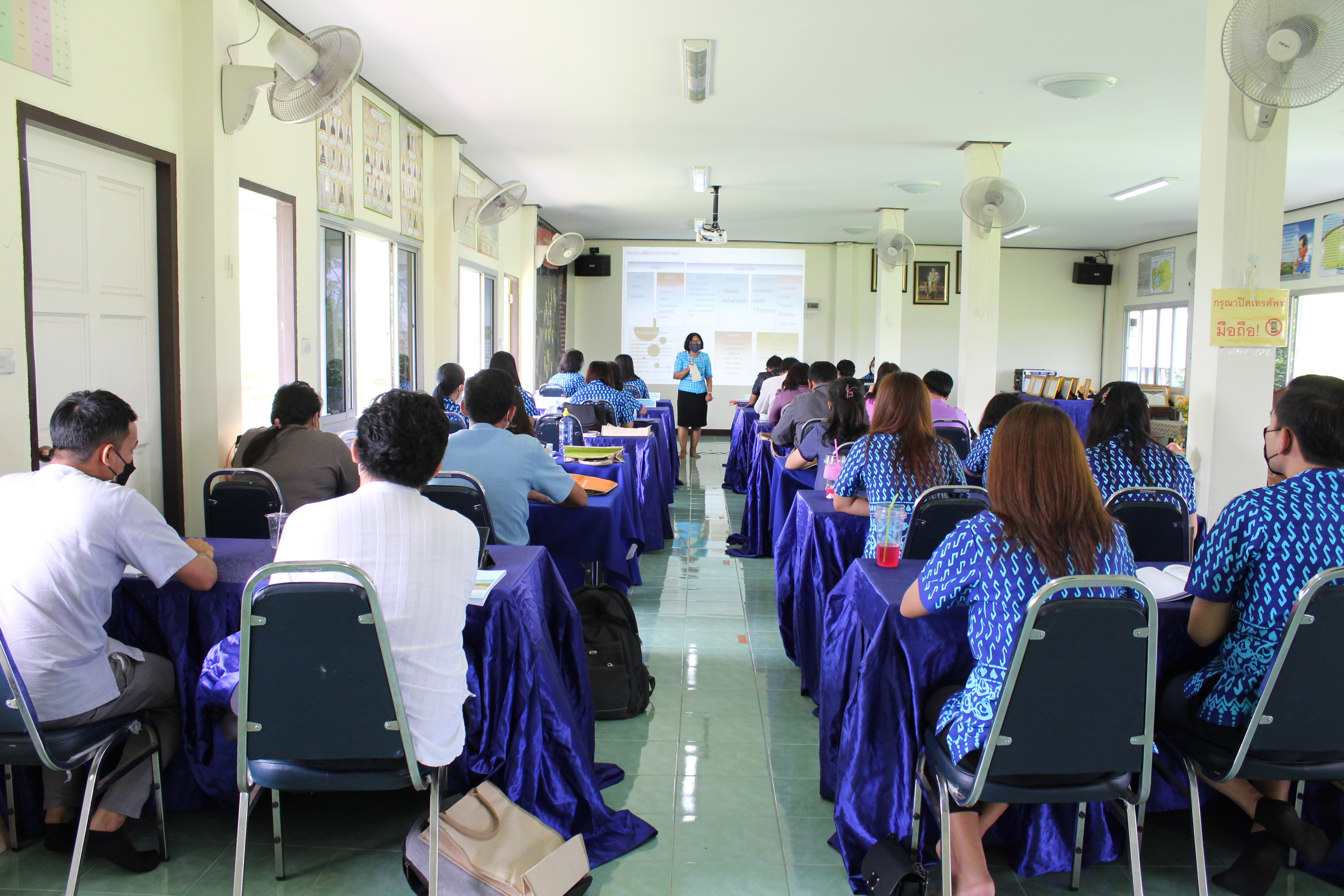 พช.ชลบุรี จัดโครงการ “เพิ่มประสิทธิภาพบุคลากรสำนักงานพัฒนาชุมชนจังหวัดชลบุรีสู่การปฏิบัติงานที่เป็นเลิศ” รุ่นที่ 3