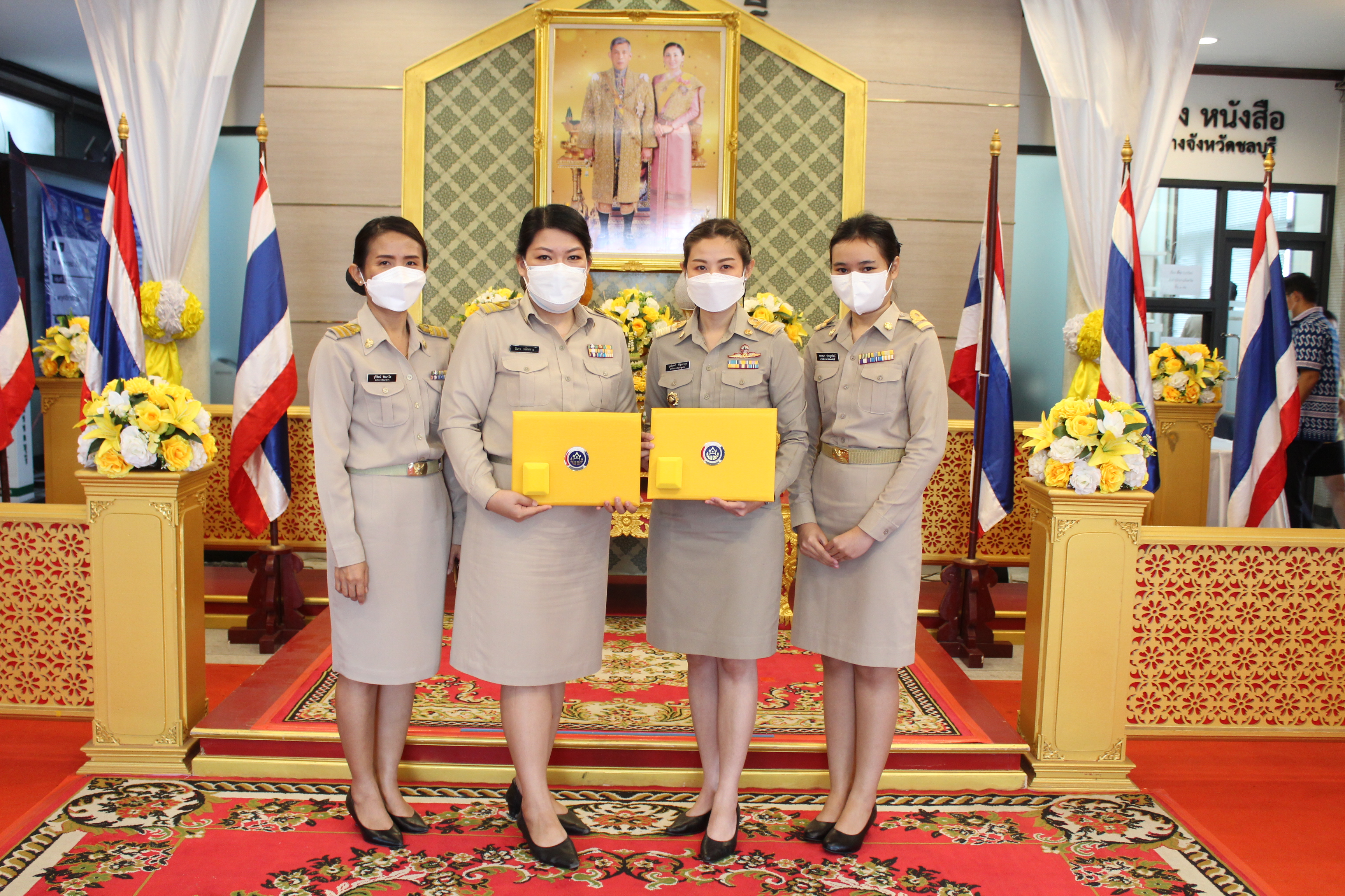 พช.ชลบุรี รับรางวัล CDD Policy Aword 2021 และรางวัลข้าราชการดีเด่น ปี 2564