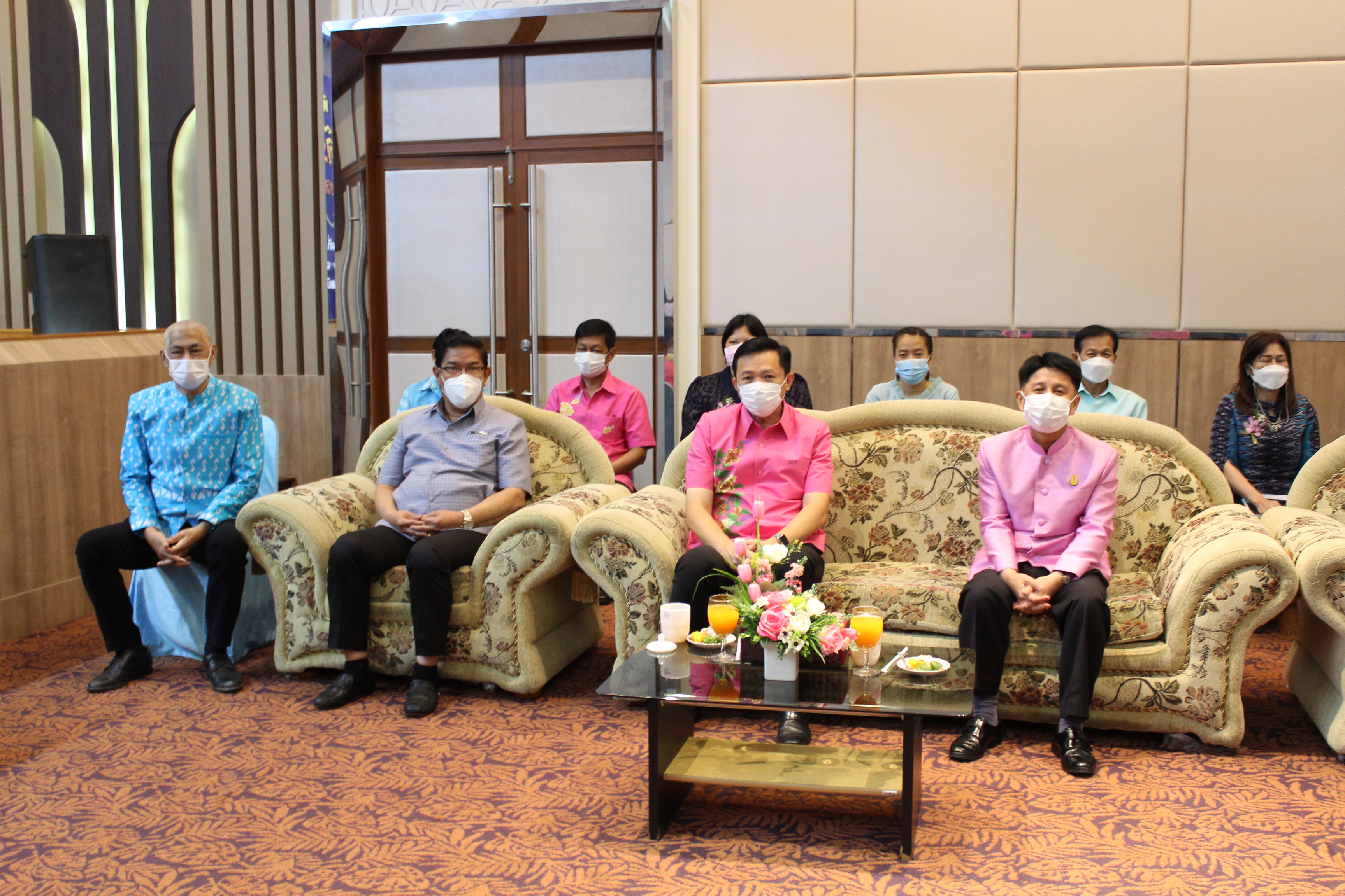 จังหวัดชลบุรี จัดพิธีมอบโล่เกียรติคุณและเข็มเชิดชูเกียรติ “คนดีศรีเมืองชล” จังหวัดชลบุรี ประจำปี 2564 