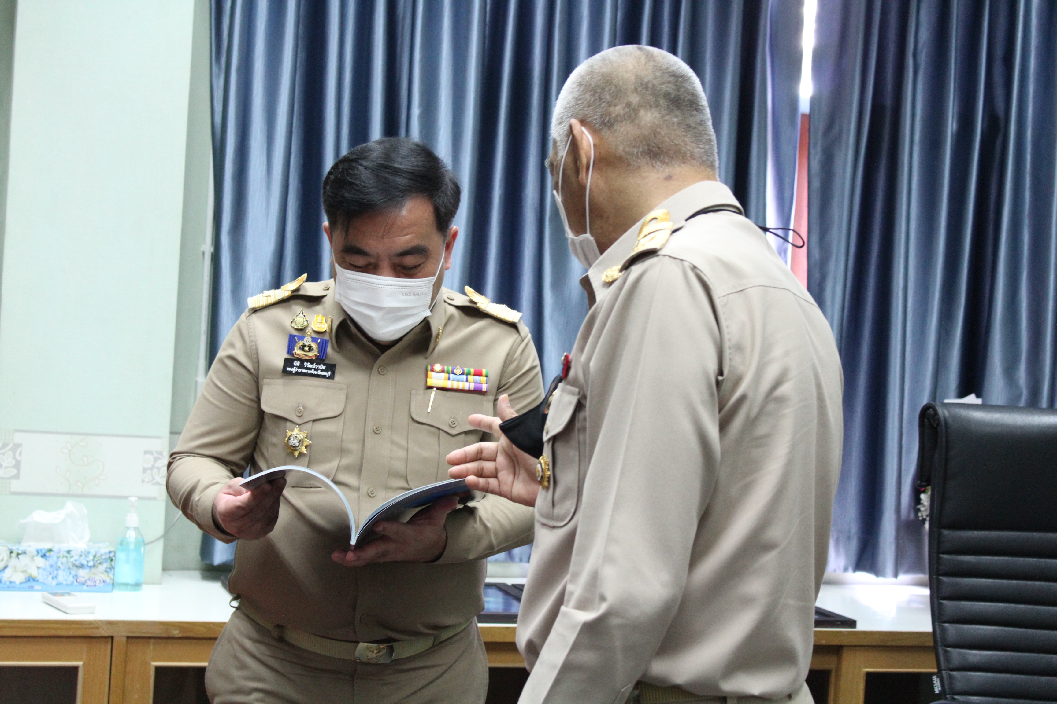 พช.ชลบุรี มอบกระเช้าของขวัญแสดงความยินดีกับรองผู้ว่าฯ คนใหม่