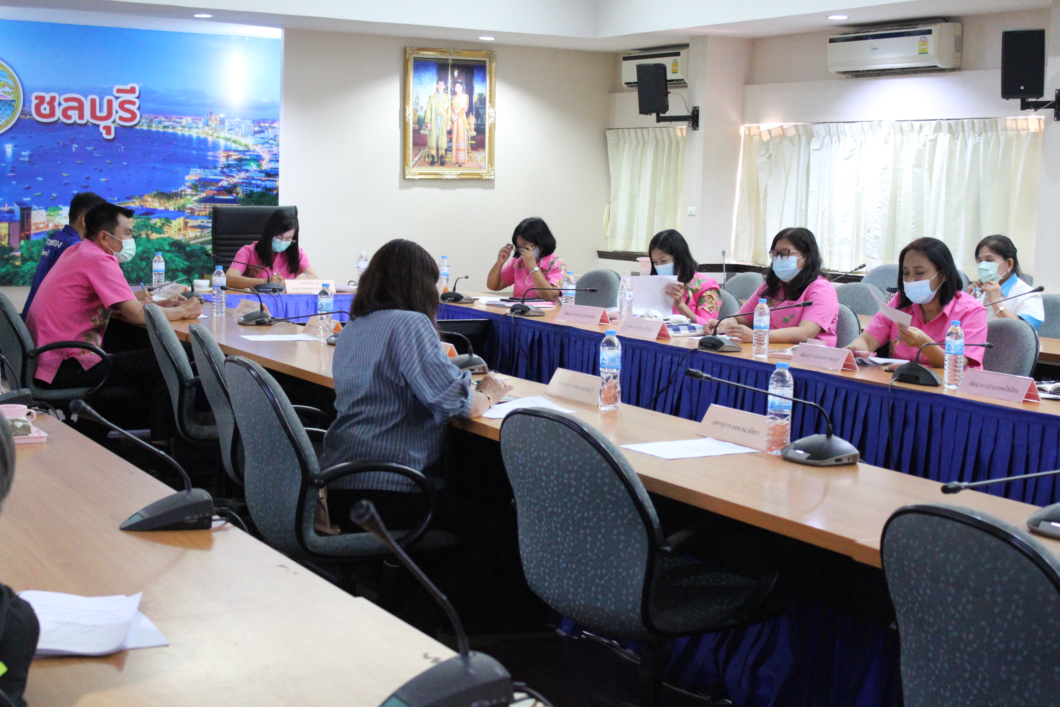 การร่วมประชุมชี้แจงแนวทางการขับเคลื่อนการดำเนินงานขจัดความยากจนและพัฒนาคนทุกช่วงวัยอย่างยั่งยืนตามหลักปรัชญาของเศรษฐกิจพอเพียง ผ่านระบบ Video Conference System-VCS