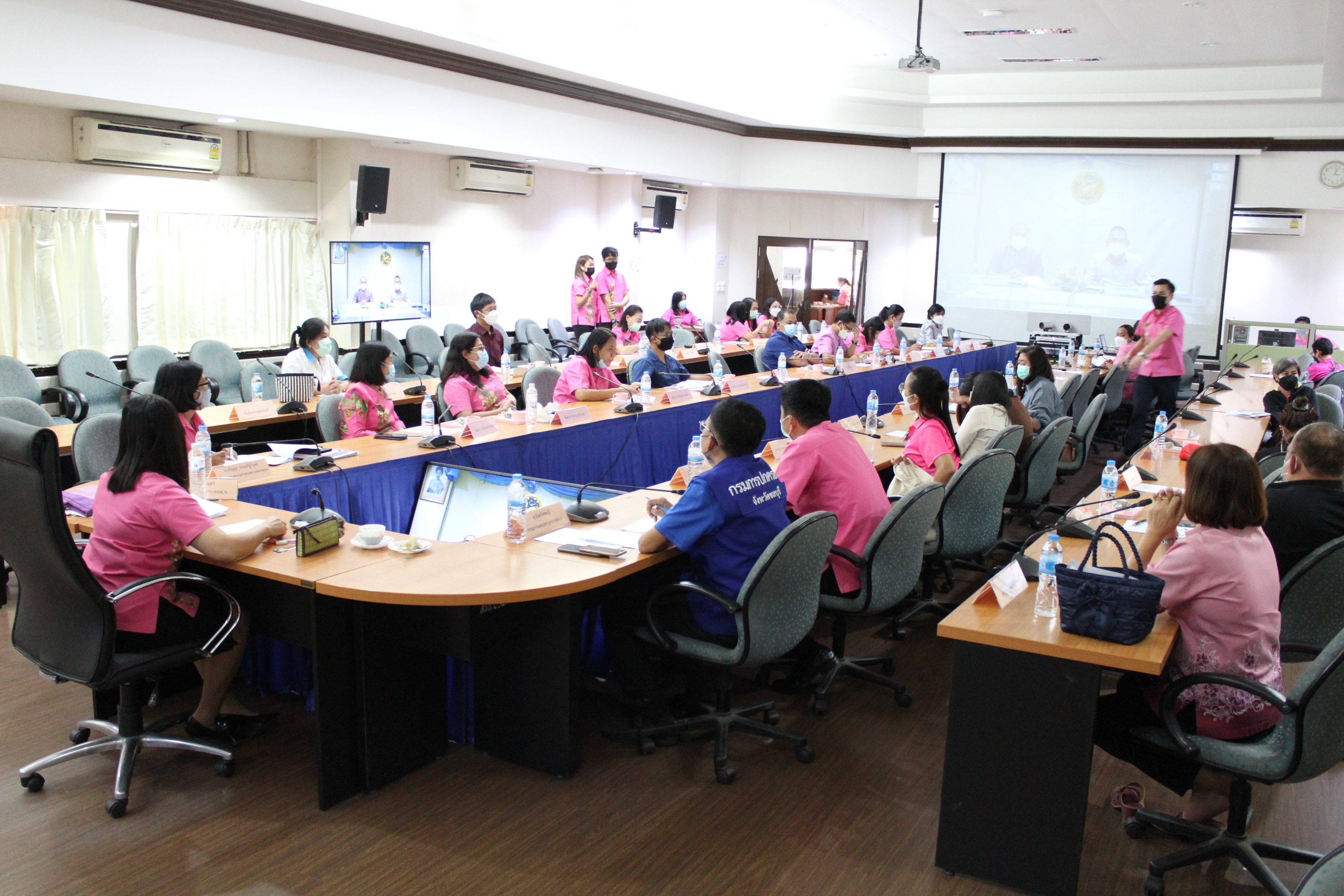 การร่วมประชุมชี้แจงแนวทางการขับเคลื่อนการดำเนินงานขจัดความยากจนและพัฒนาคนทุกช่วงวัยอย่างยั่งยืนตามหลักปรัชญาของเศรษฐกิจพอเพียง ผ่านระบบ Video Conference System-VCS