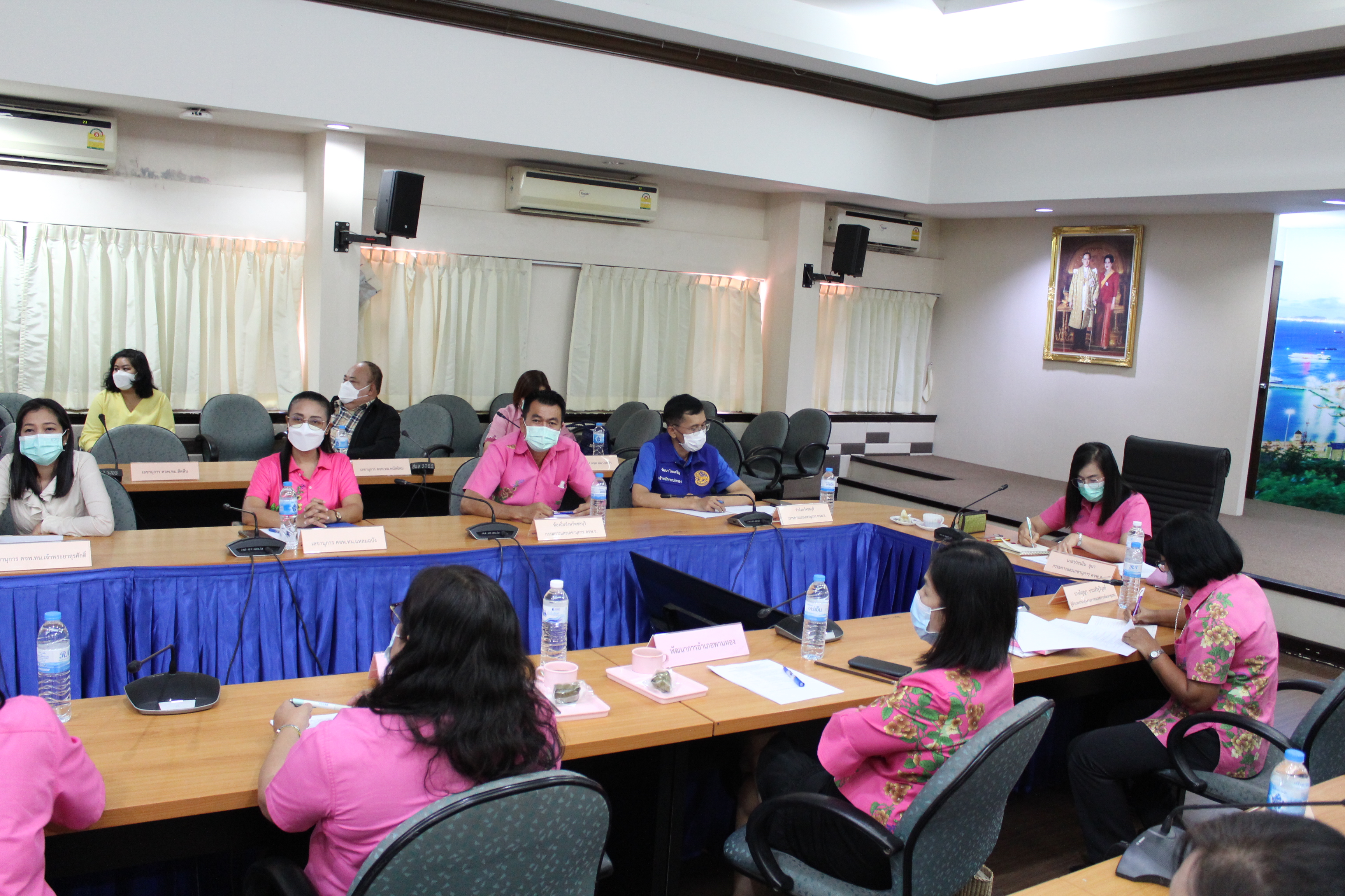 การร่วมประชุมชี้แจงแนวทางการขับเคลื่อนการดำเนินงานขจัดความยากจนและพัฒนาคนทุกช่วงวัยอย่างยั่งยืนตามหลักปรัชญาของเศรษฐกิจพอเพียง ผ่านระบบ Video Conference System-VCS