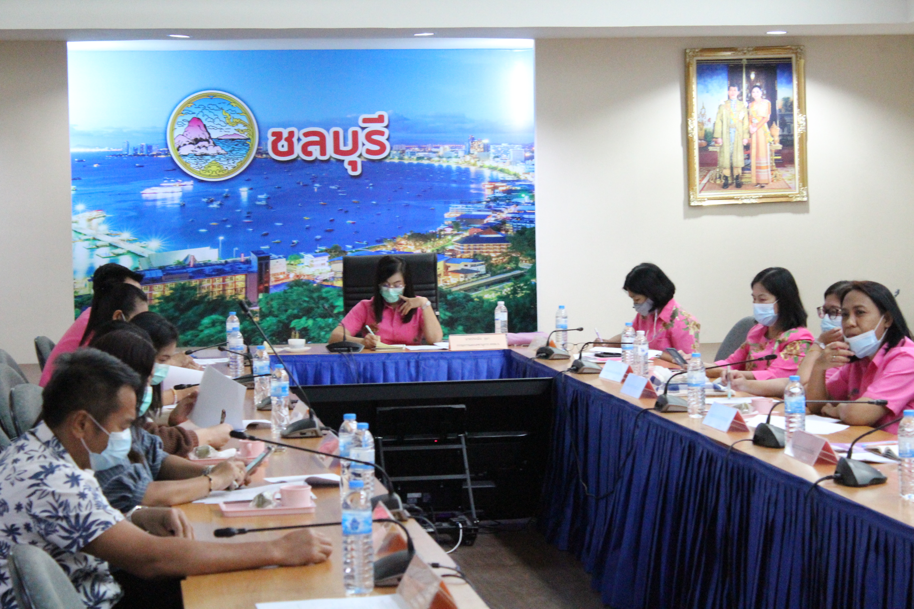 การร่วมประชุมชี้แจงแนวทางการขับเคลื่อนการดำเนินงานขจัดความยากจนและพัฒนาคนทุกช่วงวัยอย่างยั่งยืนตามหลักปรัชญาของเศรษฐกิจพอเพียง ผ่านระบบ Video Conference System-VCS