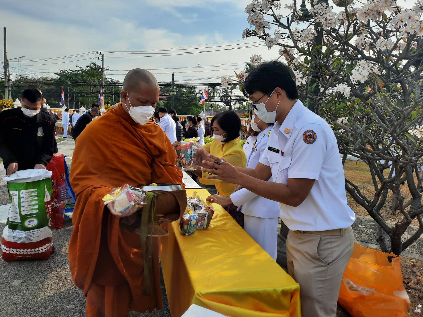 พช.ชลบุรี ร่วมกิจกรรมเนื่องในวันคล้ายวันพระบรมราชสมภพพระบาทสมเด็จพระบรมชนกาธิเบศร มหาภูมิพลอดุลยเดชมหาราช บรมนาถบพิตร วันชาติ และวันพ่อแห่งชาติ 5 ธันวาคม 2564