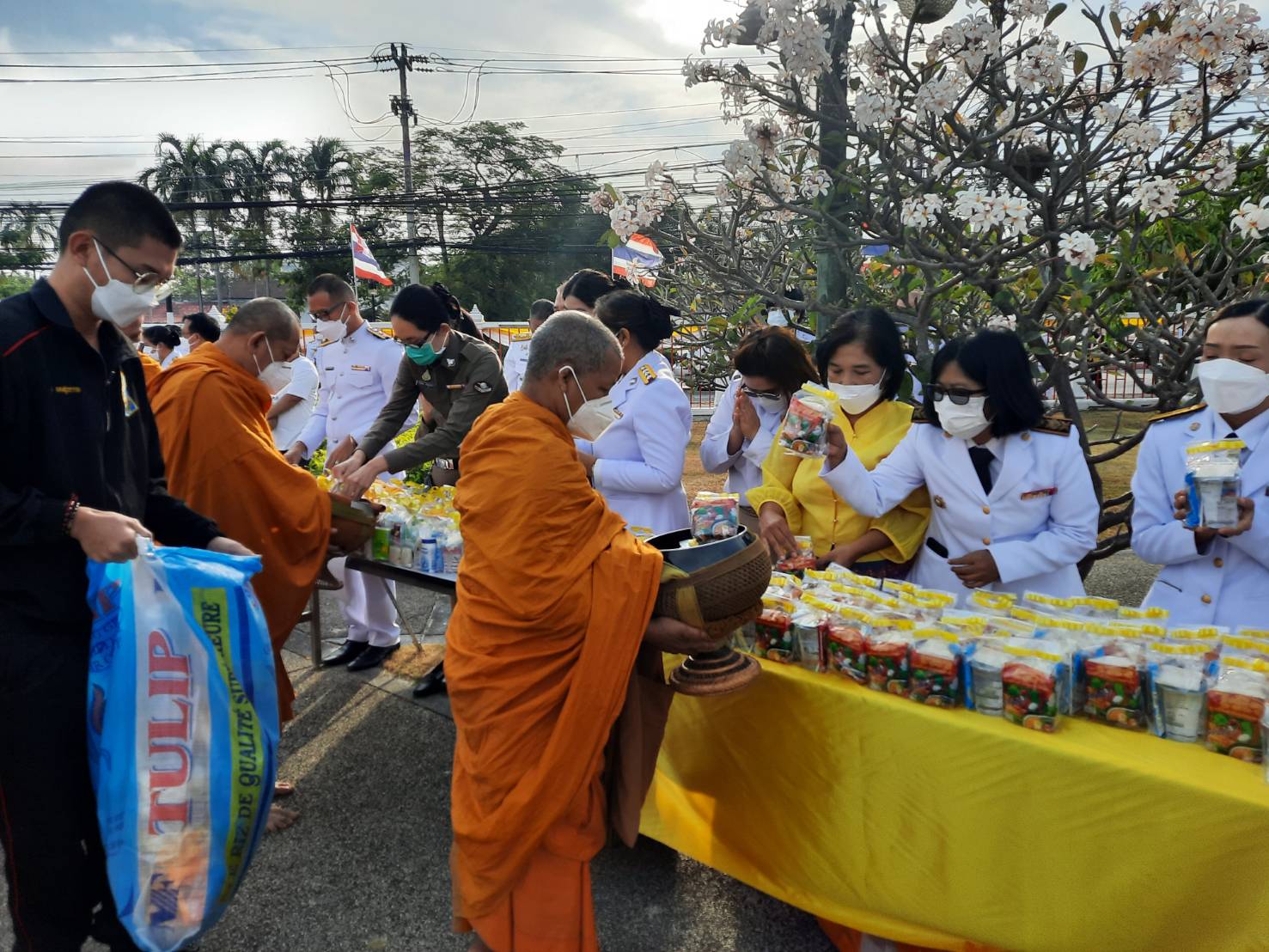 พช.ชลบุรี ร่วมกิจกรรมเนื่องในวันคล้ายวันพระบรมราชสมภพพระบาทสมเด็จพระบรมชนกาธิเบศร มหาภูมิพลอดุลยเดชมหาราช บรมนาถบพิตร วันชาติ และวันพ่อแห่งชาติ 5 ธันวาคม 2564