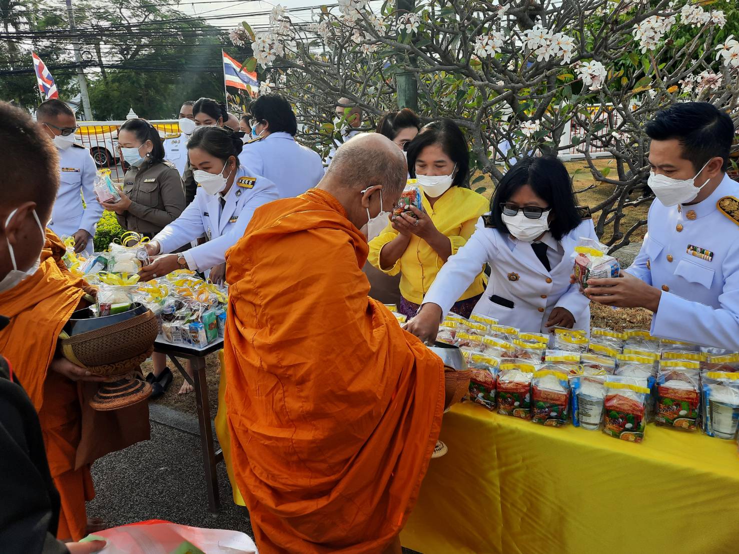 พช.ชลบุรี ร่วมกิจกรรมเนื่องในวันคล้ายวันพระบรมราชสมภพพระบาทสมเด็จพระบรมชนกาธิเบศร มหาภูมิพลอดุลยเดชมหาราช บรมนาถบพิตร วันชาติ และวันพ่อแห่งชาติ 5 ธันวาคม 2564
