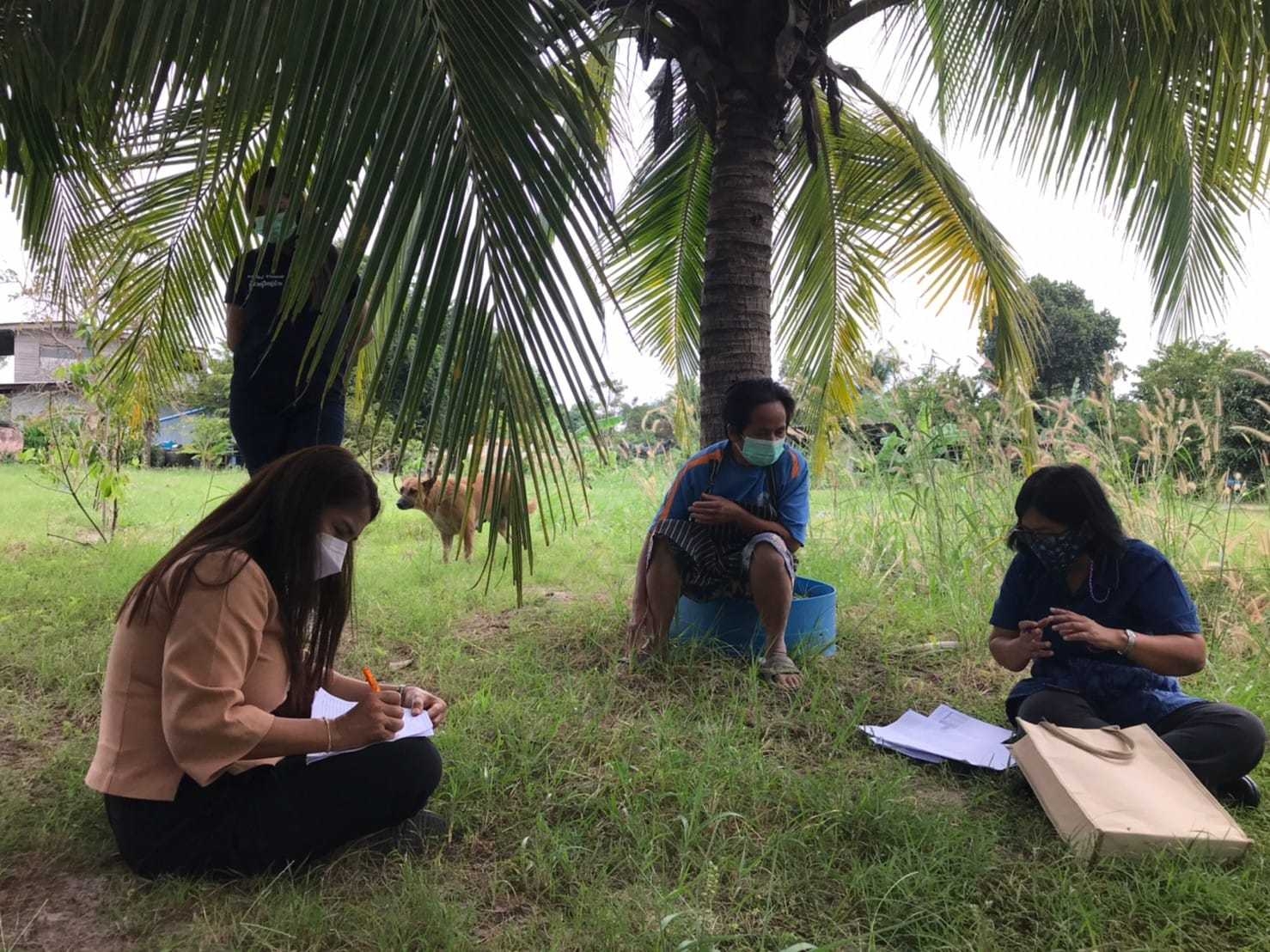 สพจ.ชลบุรี ลงพื้นที่ทดลองใช้แบบฟอร์มตรวจสอบข้อมูลครัวเรือนยากจน TPMAP