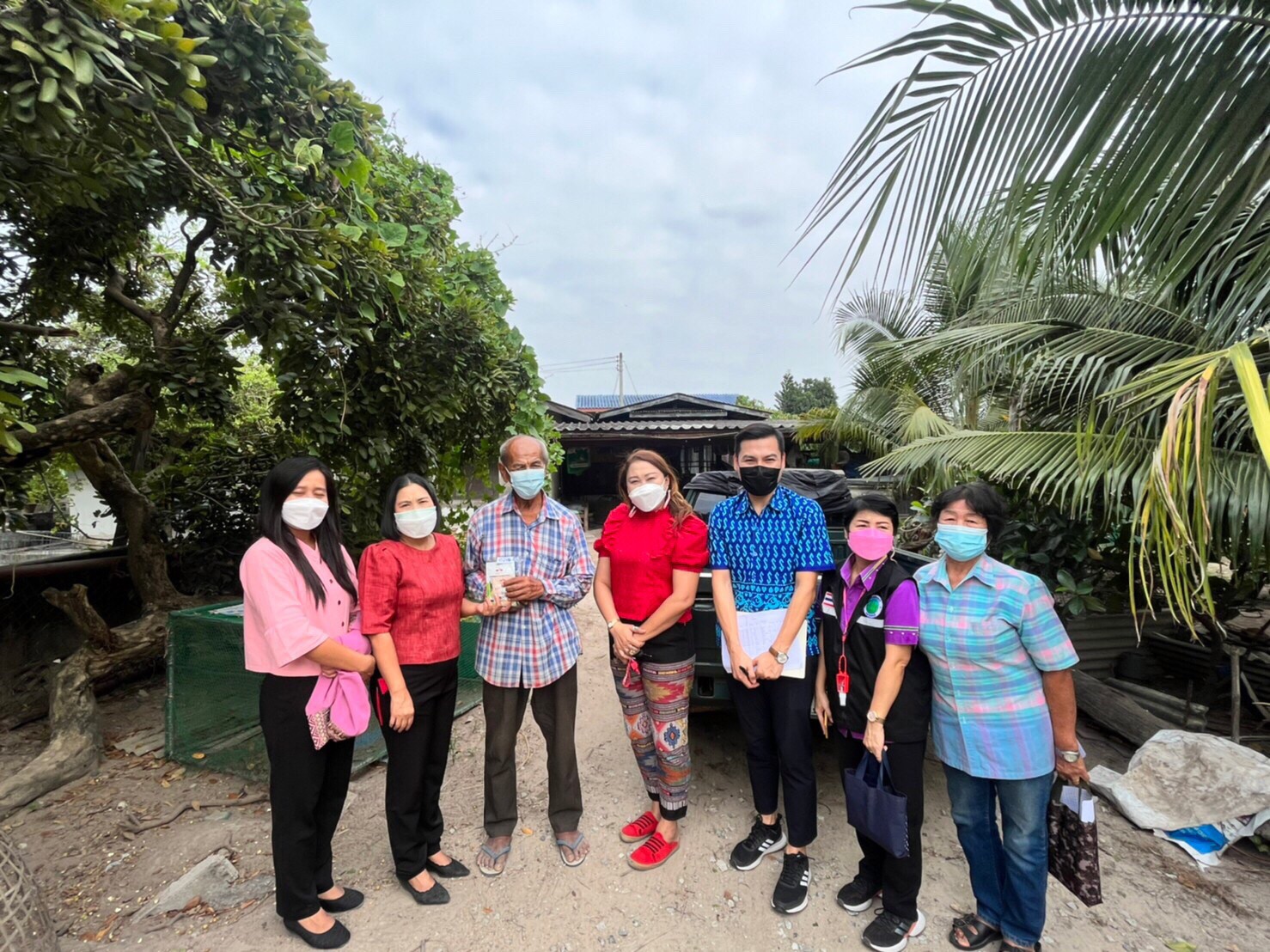 สพจ.ชลบุรี ลงพื้นที่ทดลองใช้แบบฟอร์มตรวจสอบข้อมูลครัวเรือนยากจน TPMAP