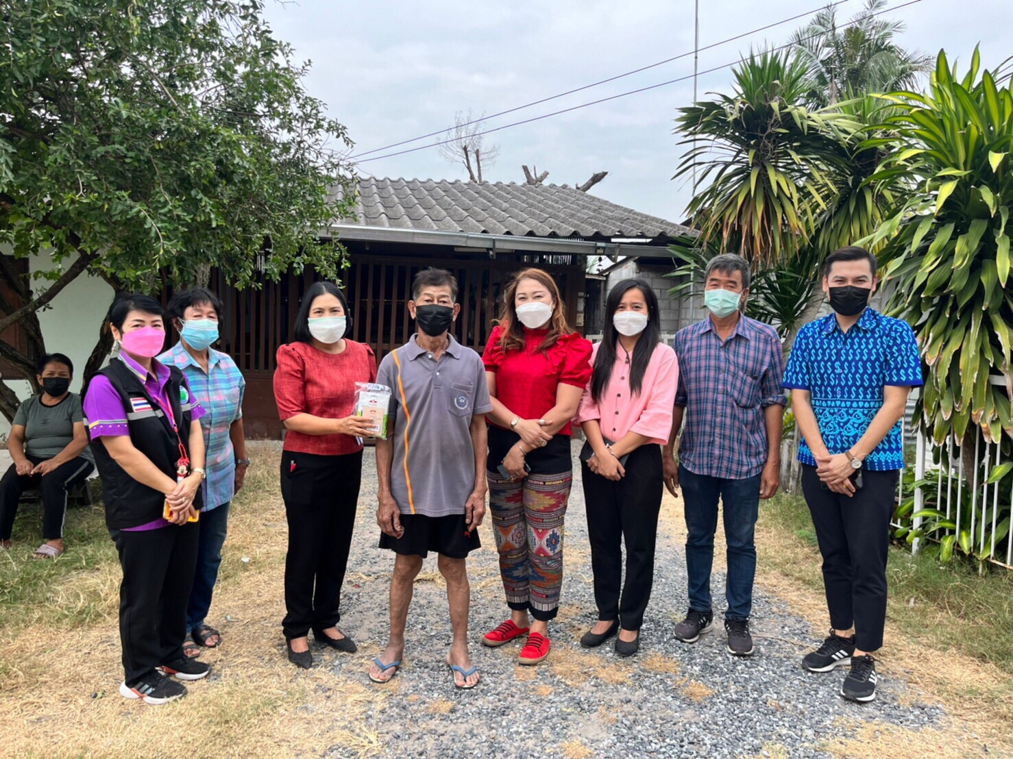 สพจ.ชลบุรี ลงพื้นที่ทดลองใช้แบบฟอร์มตรวจสอบข้อมูลครัวเรือนยากจน TPMAP