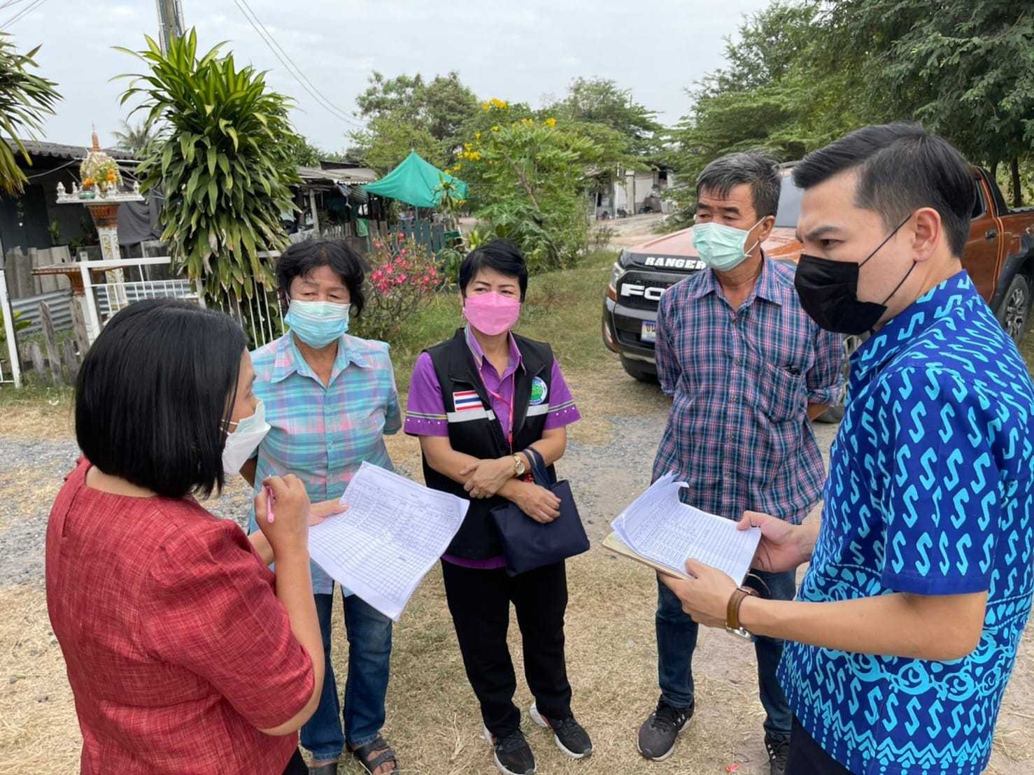 สพจ.ชลบุรี ลงพื้นที่ทดลองใช้แบบฟอร์มตรวจสอบข้อมูลครัวเรือนยากจน TPMAP