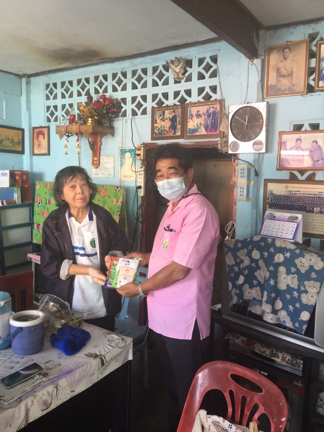 สพจ.ชลบุรี ลงพื้นที่ทดลองใช้แบบฟอร์มตรวจสอบข้อมูลครัวเรือนยากจน TPMAP