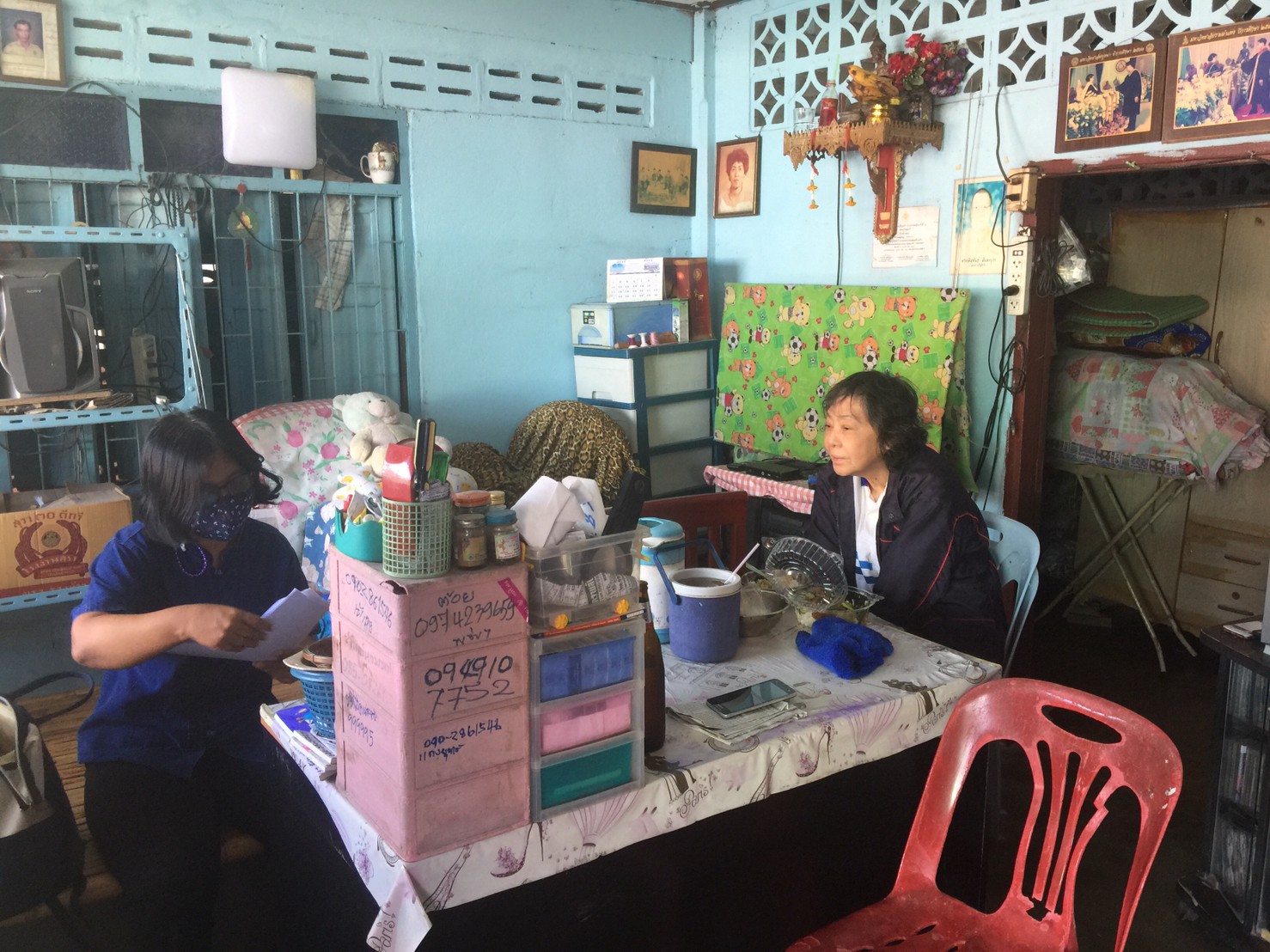 สพจ.ชลบุรี ลงพื้นที่ทดลองใช้แบบฟอร์มตรวจสอบข้อมูลครัวเรือนยากจน TPMAP