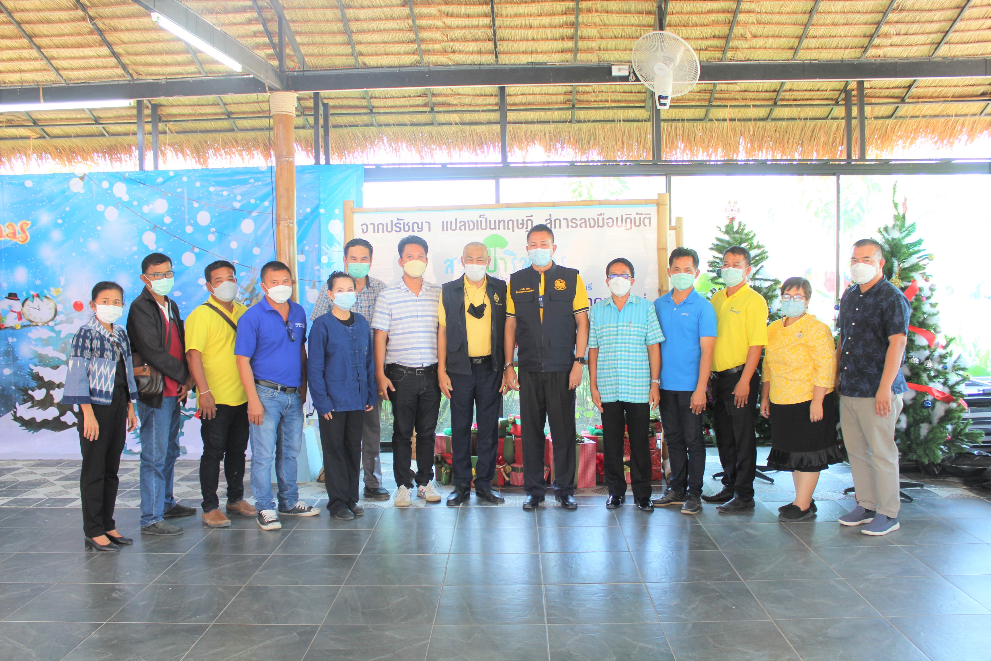 ผู้ตรวจราชการกระทรวงมหาดไทย ลงพื้นที่ตรวจเยี่ยม “โคก หนอง นา โมเดล” อ.พนัสนิคม