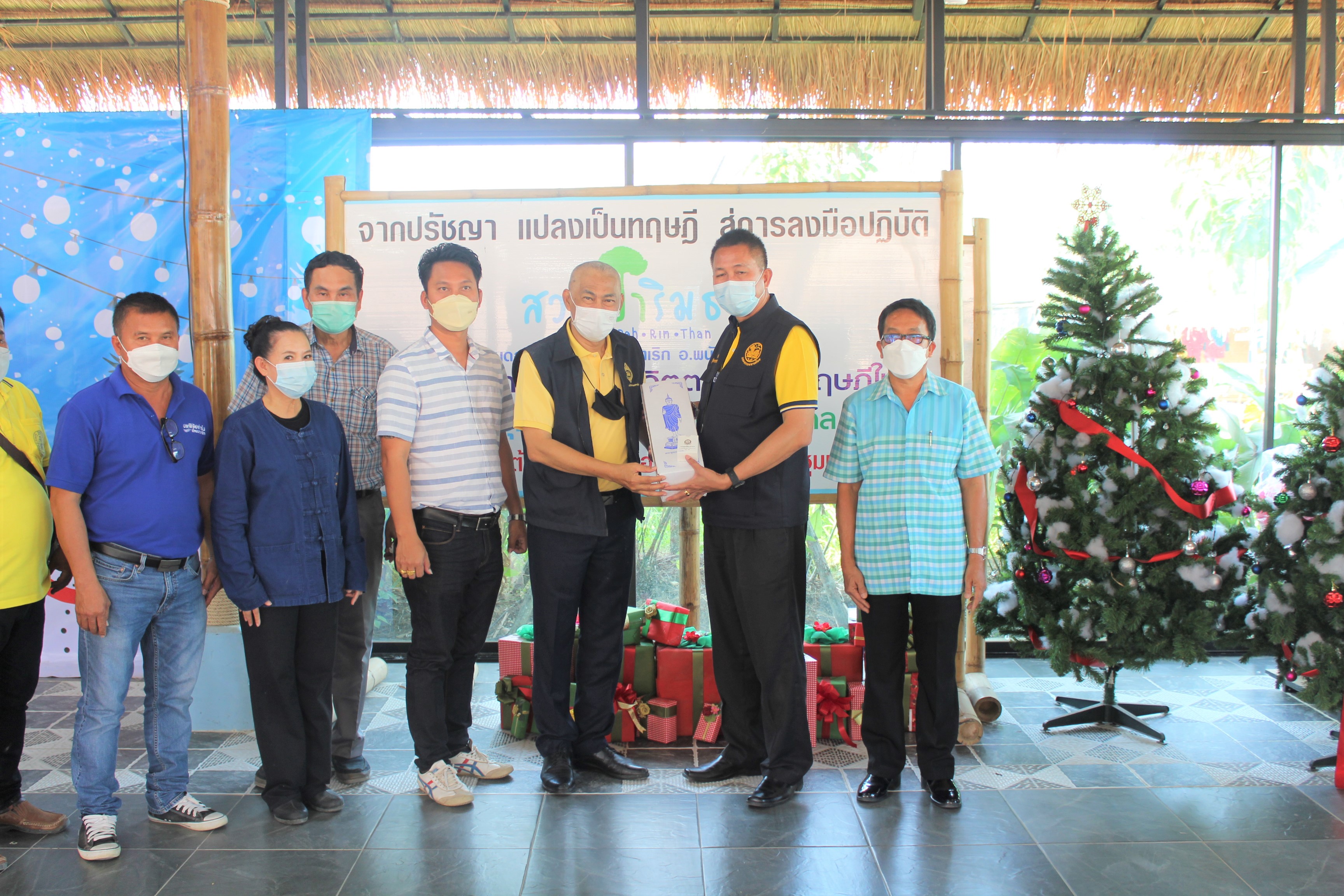 ผู้ตรวจราชการกระทรวงมหาดไทย ลงพื้นที่ตรวจเยี่ยม “โคก หนอง นา โมเดล” อ.พนัสนิคม
