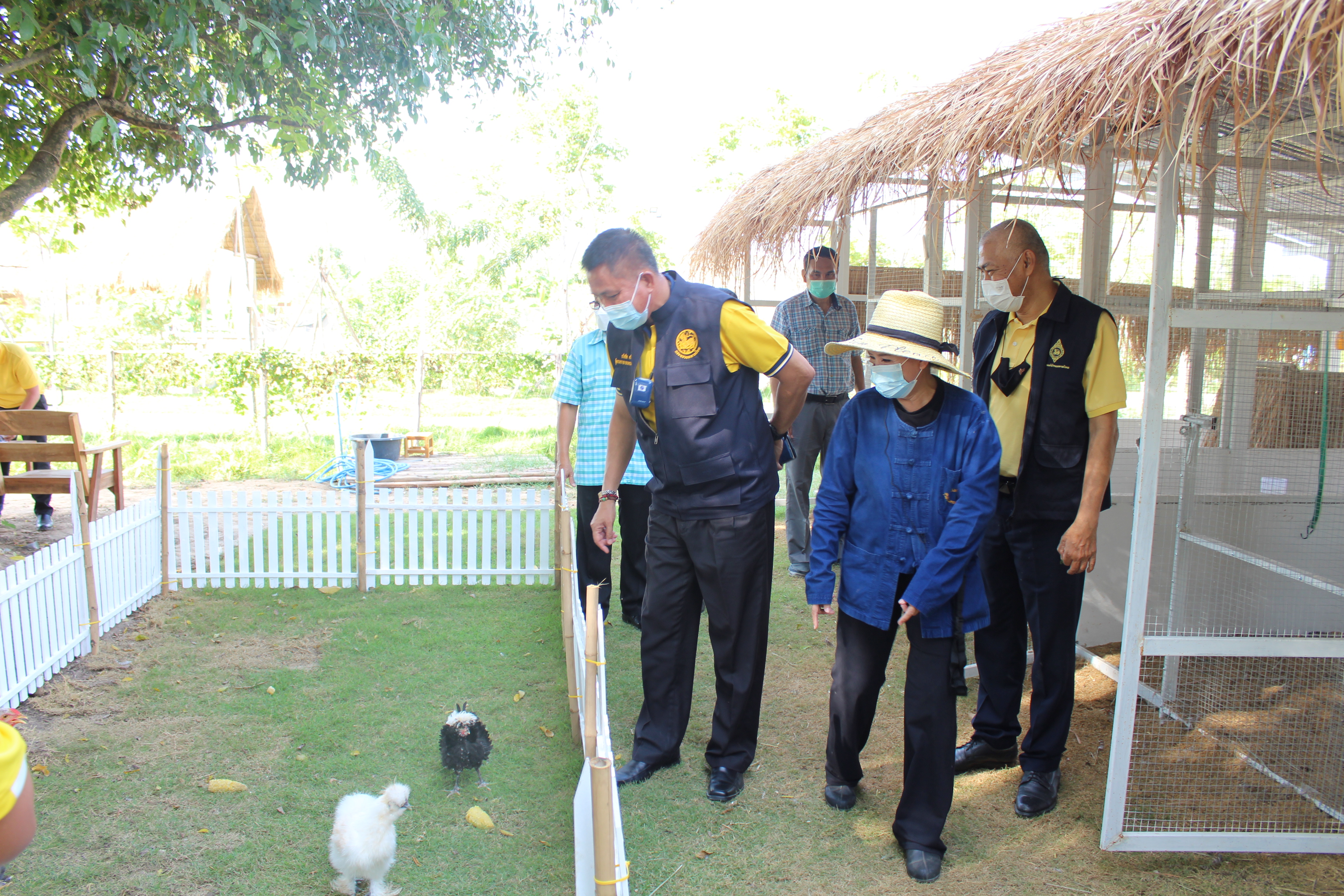 ผู้ตรวจราชการกระทรวงมหาดไทย ลงพื้นที่ตรวจเยี่ยม “โคก หนอง นา โมเดล” อ.พนัสนิคม