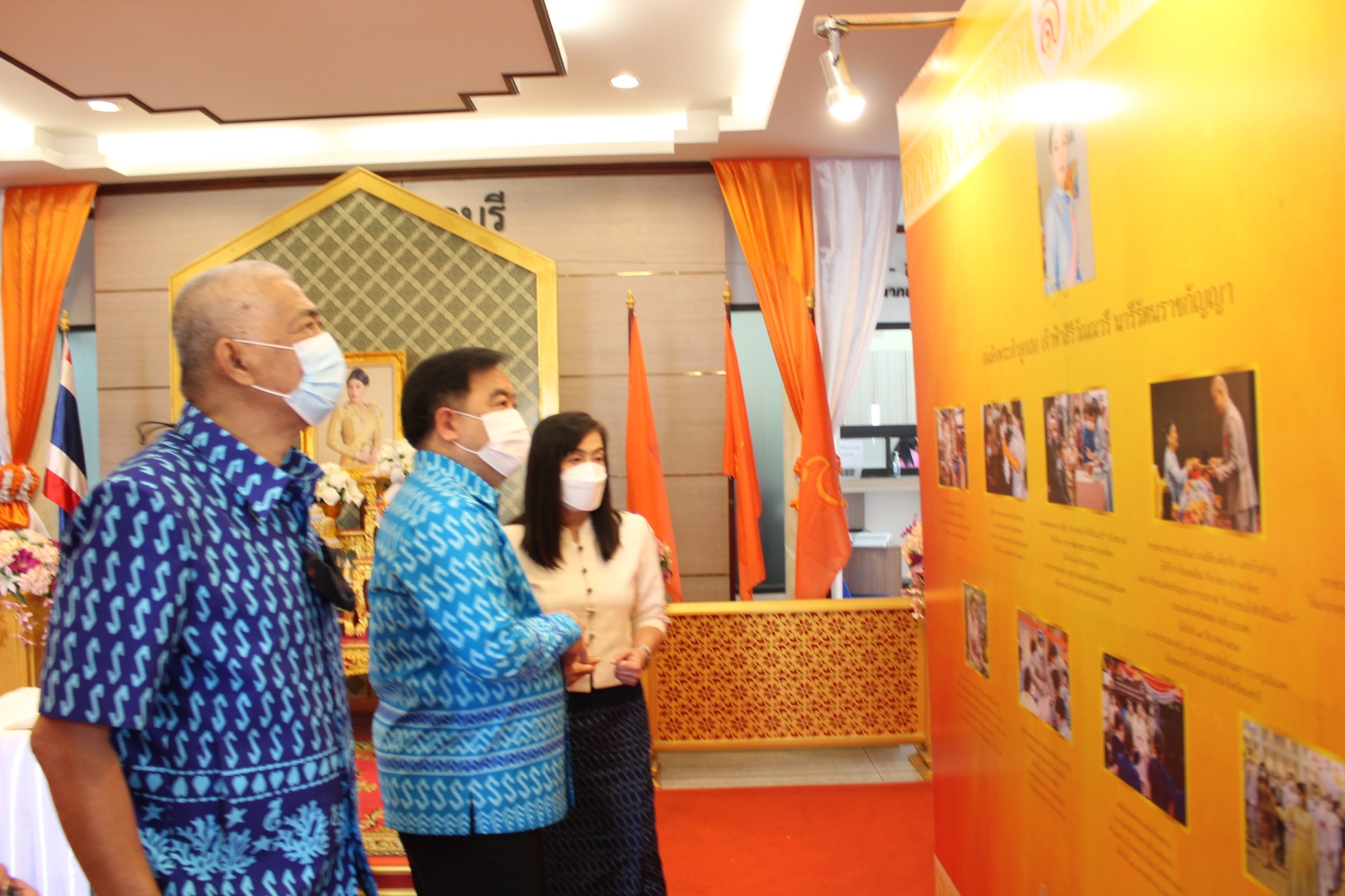 รองผู้ว่าราชการจังหวัดชลบุรี นำคณะเจ้าหน้าที่พัฒนาชุมชนชลบุรี ร่วมลงนามถวายพระพร สมเด็จพระเจ้าลูกเธอ เจ้าฟ้าสิริวัณณวรีฯ