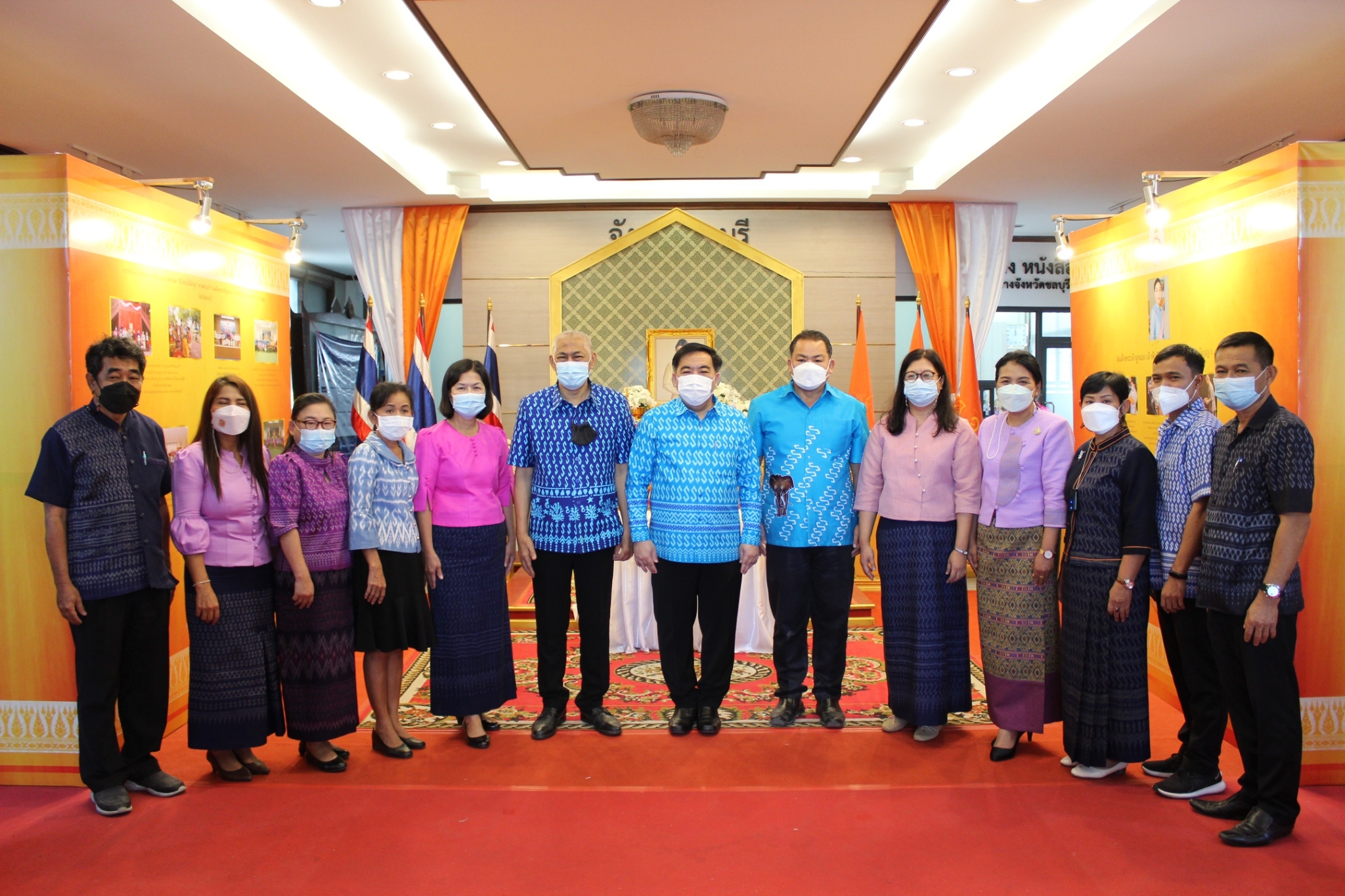 รองผู้ว่าราชการจังหวัดชลบุรี นำคณะเจ้าหน้าที่พัฒนาชุมชนชลบุรี ร่วมลงนามถวายพระพร สมเด็จพระเจ้าลูกเธอ เจ้าฟ้าสิริวัณณวรีฯ