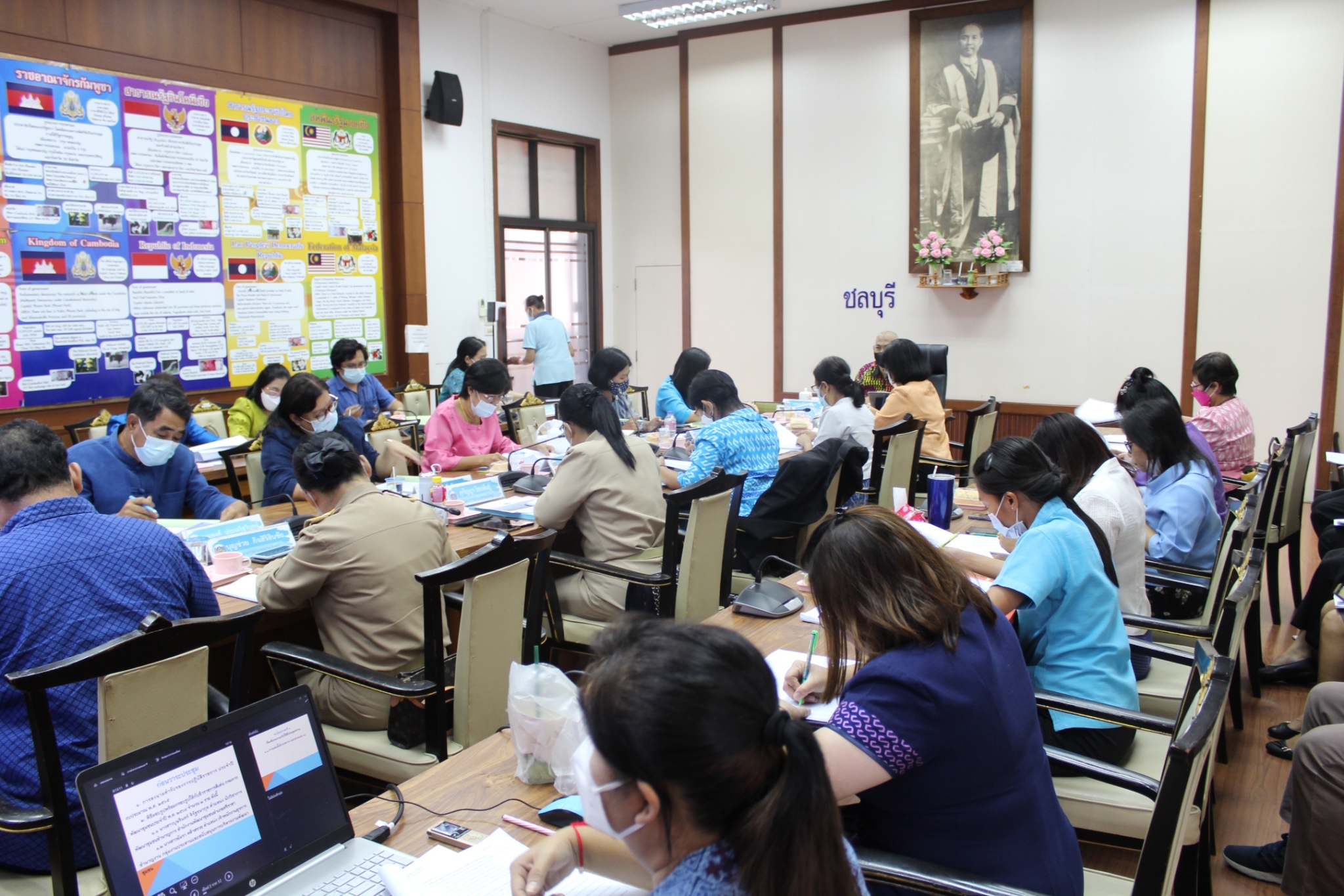 การประชุมผู้อำนวยการกลุ่มงานและพัฒนาการอำเภอในสังกัดสำนักงานพัฒนาชุมชนจังหวัดชลบุรี ครั้งที่ 3/2565