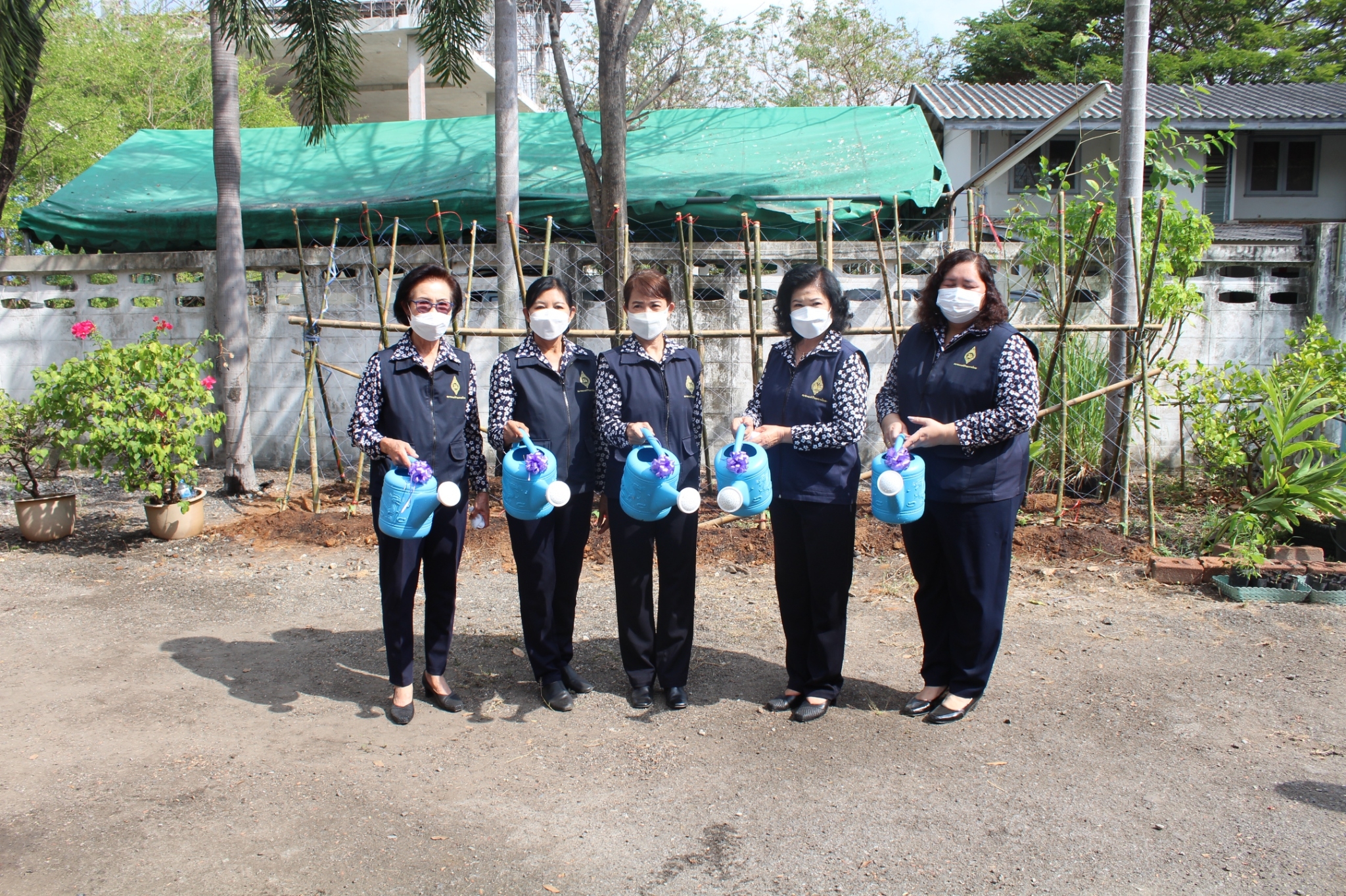 ผู้ว่าราชการจังหวัดชลบุรี เป็นประธานรับมอบเมล็ดพันธุ์ถั่วฝักยาวสีม่วง สิรินธร เบอร์1