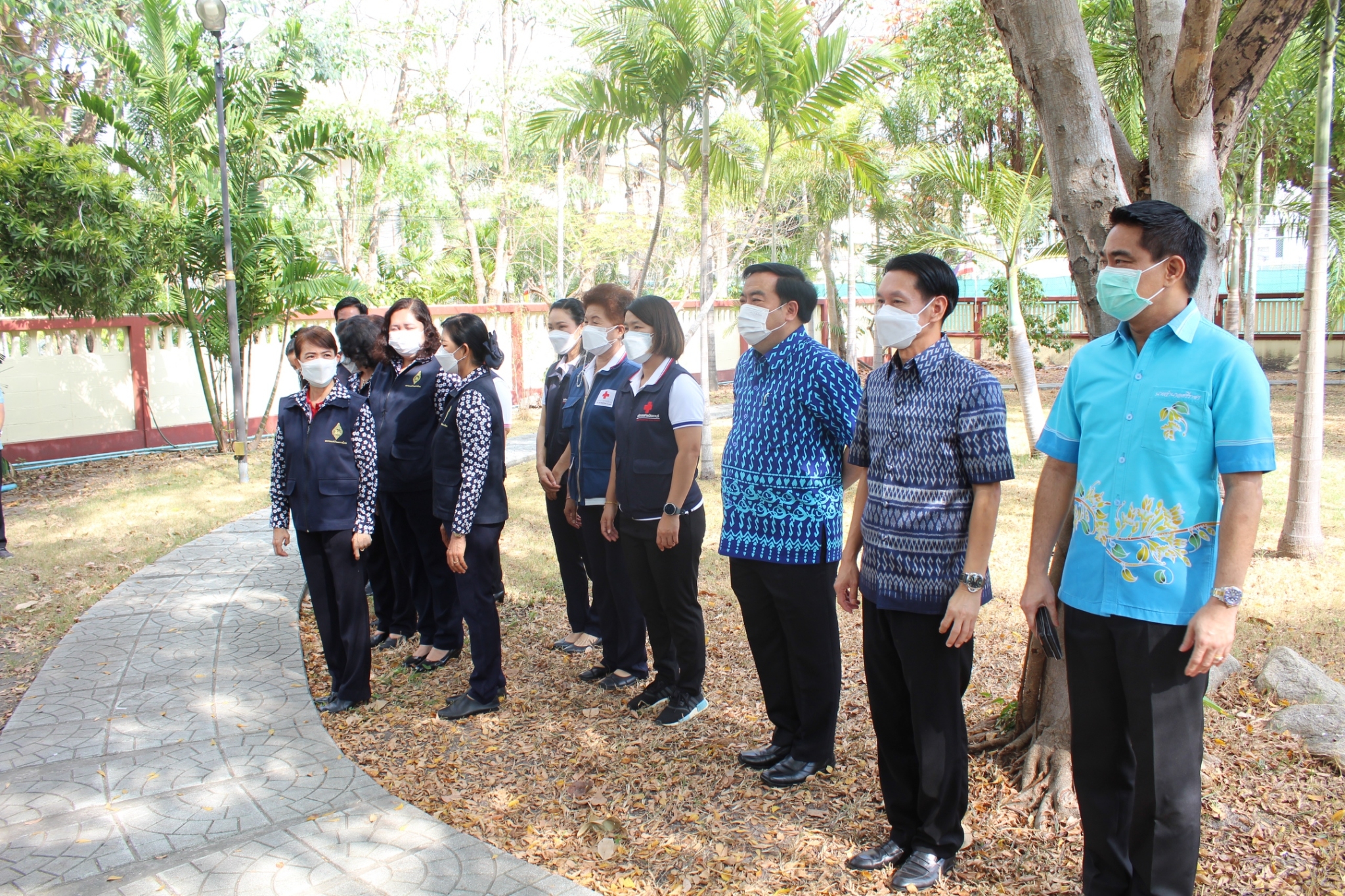 ผู้ว่าราชการจังหวัดชลบุรี เป็นประธานรับมอบเมล็ดพันธุ์ถั่วฝักยาวสีม่วง สิรินธร เบอร์1