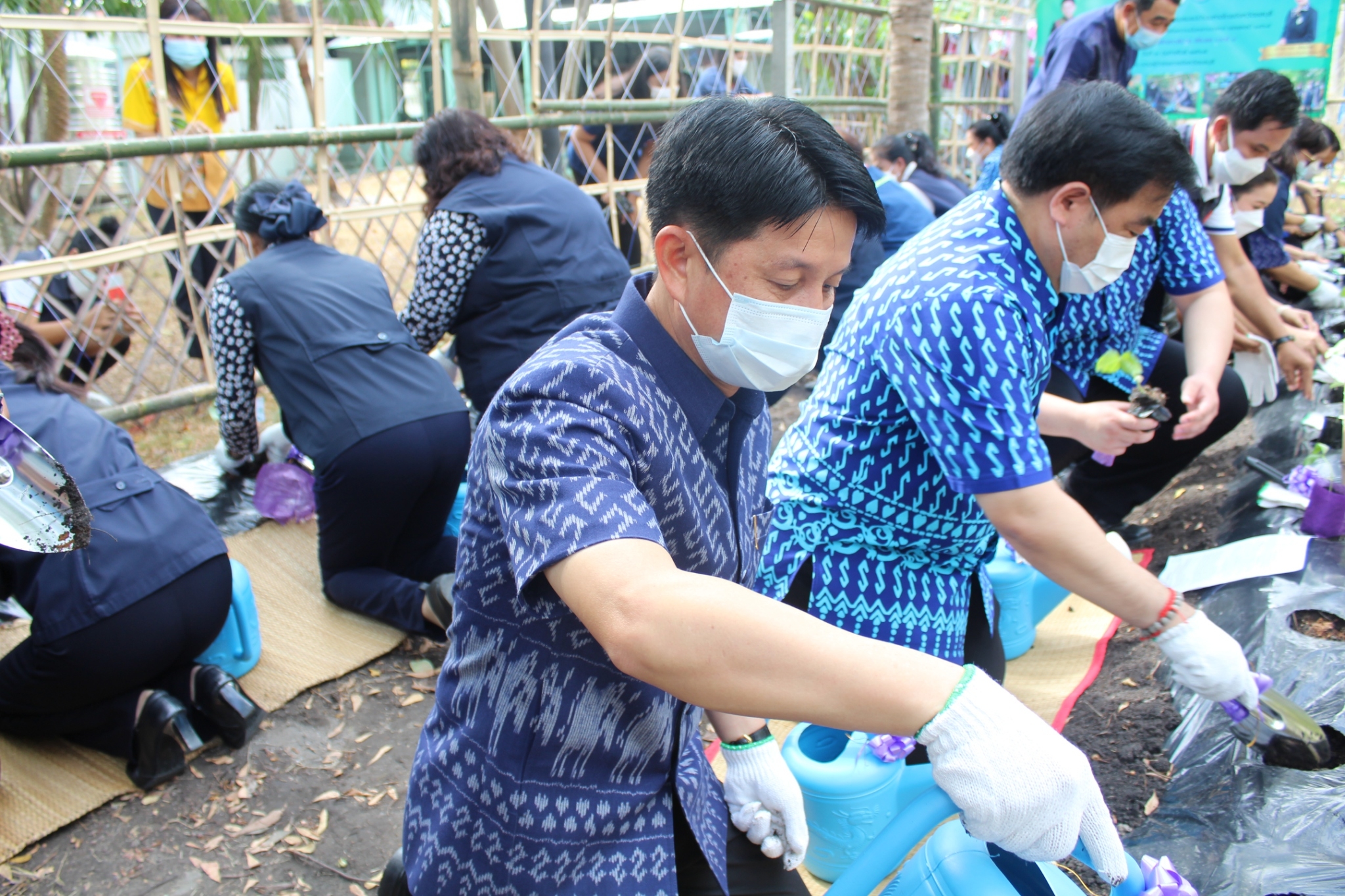 ผู้ว่าราชการจังหวัดชลบุรี เป็นประธานรับมอบเมล็ดพันธุ์ถั่วฝักยาวสีม่วง สิรินธร เบอร์1