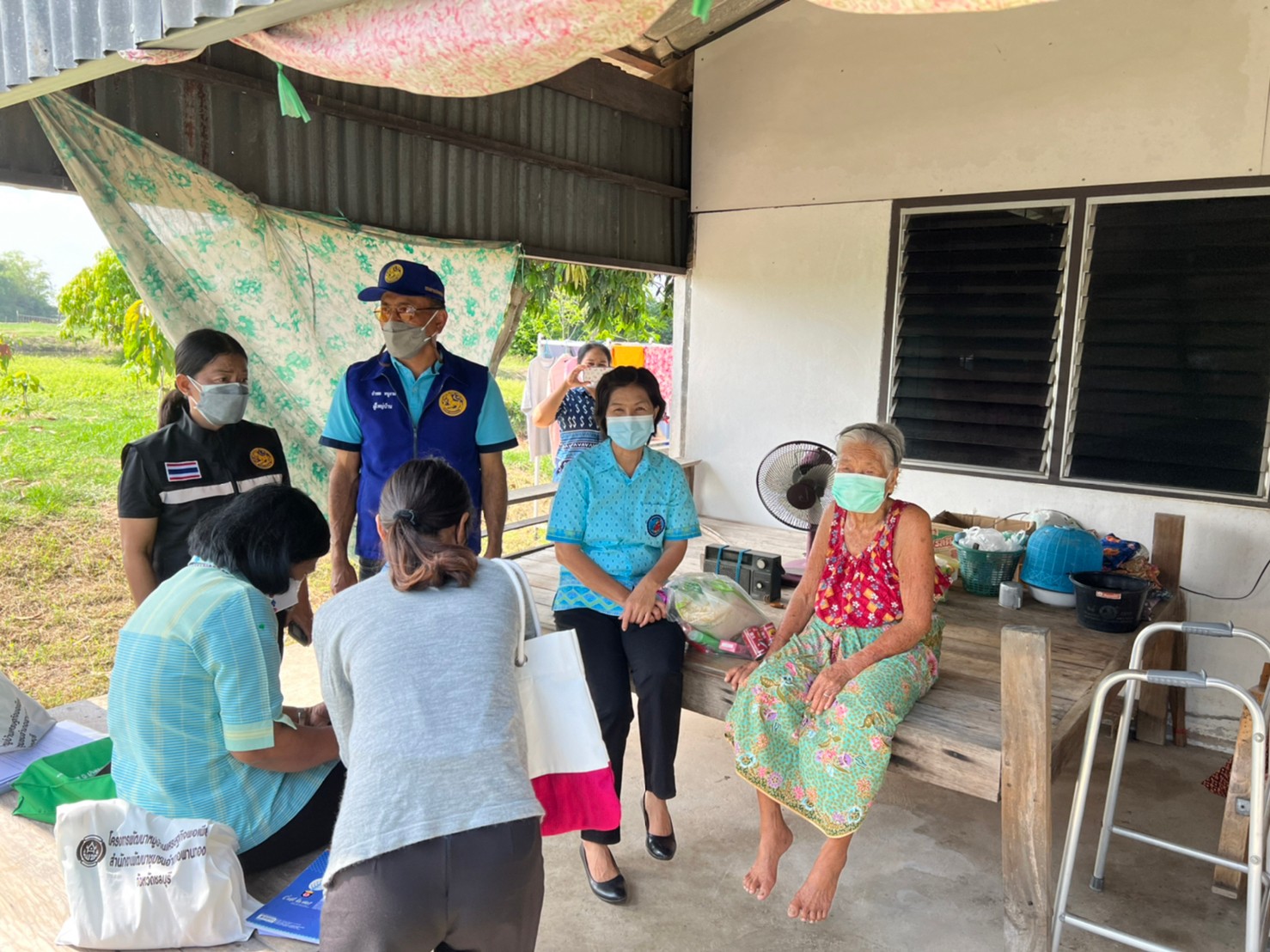สพจ.ชลบุรี ลงพื้นที่ติดตามสนับสนุนและเยี่ยมครัวเรือนยากจนเป้าหมายอำเภอพานทอง