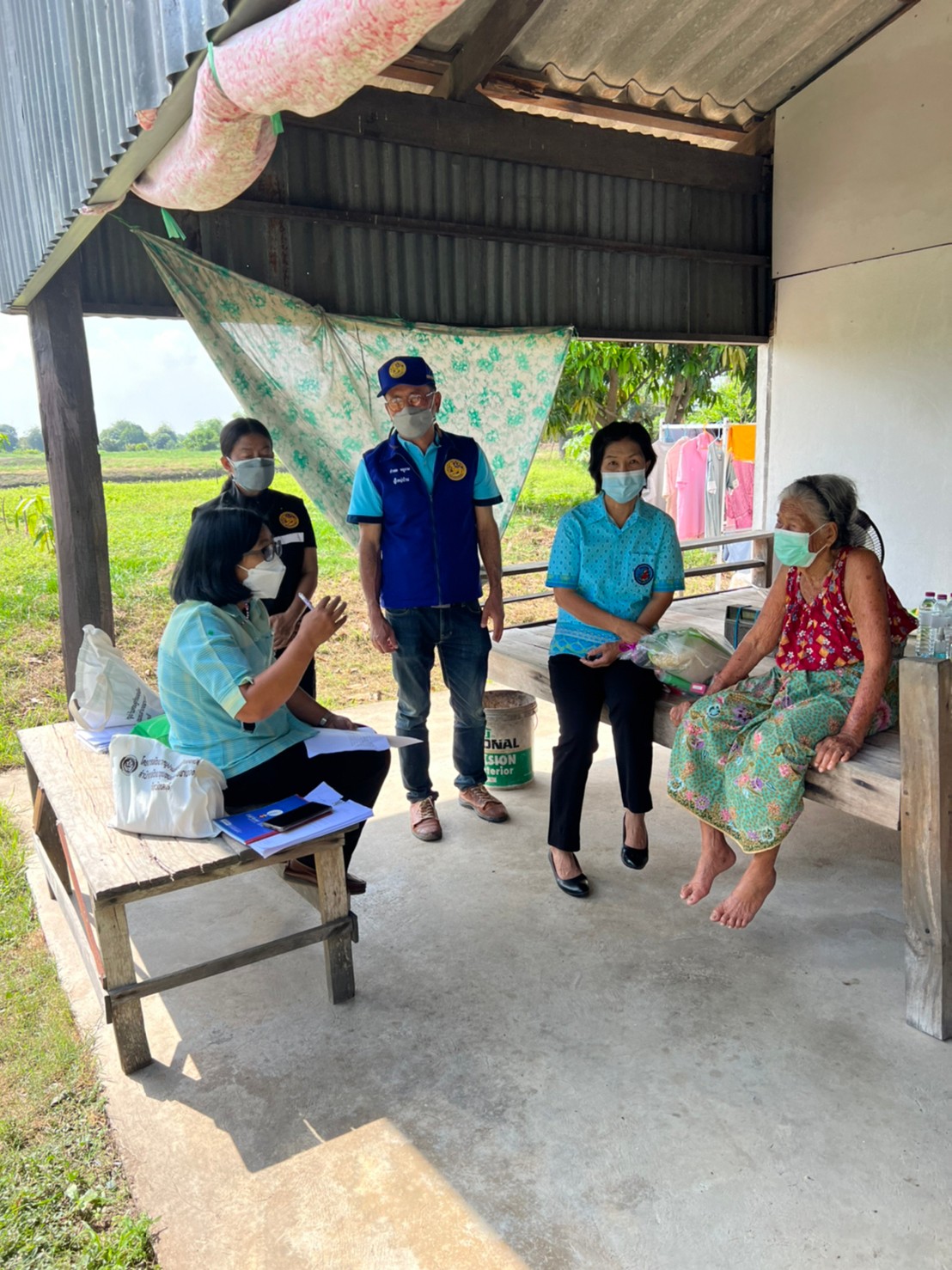 สพจ.ชลบุรี ลงพื้นที่ติดตามสนับสนุนและเยี่ยมครัวเรือนยากจนเป้าหมายอำเภอพานทอง