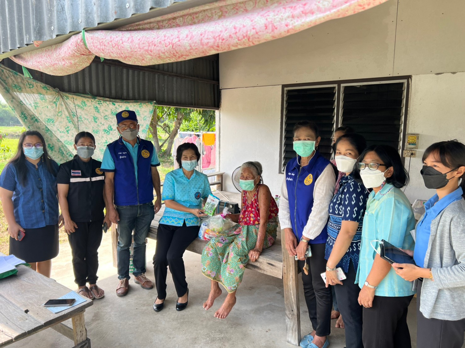 สพจ.ชลบุรี ลงพื้นที่ติดตามสนับสนุนและเยี่ยมครัวเรือนยากจนเป้าหมายอำเภอพานทอง