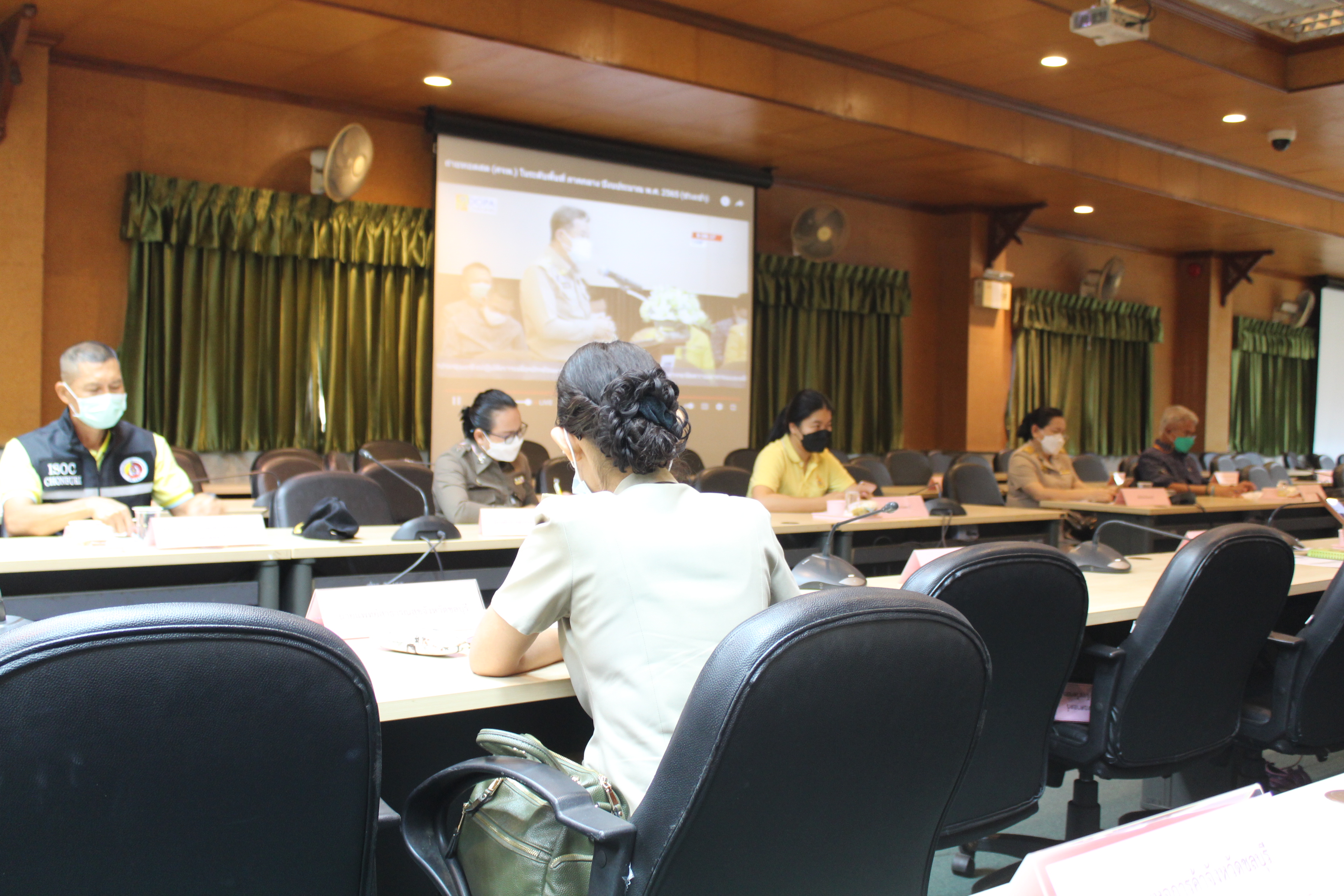 การประชุมเชิงปฏิบัติการเพื่อซักซ้อมแนวทางการขับเคลื่อนศูนย์อำนวยการขจัดความยากจนและพัฒนาคนทุกช่วงวัยอย่างยั่งยืน ตามหลักปรัชญาของเศรษฐกิจพอเพียง ในระดับพื้นที่ ปีงบประมาณ พ.ศ. 2565 (ภาคกลาง)