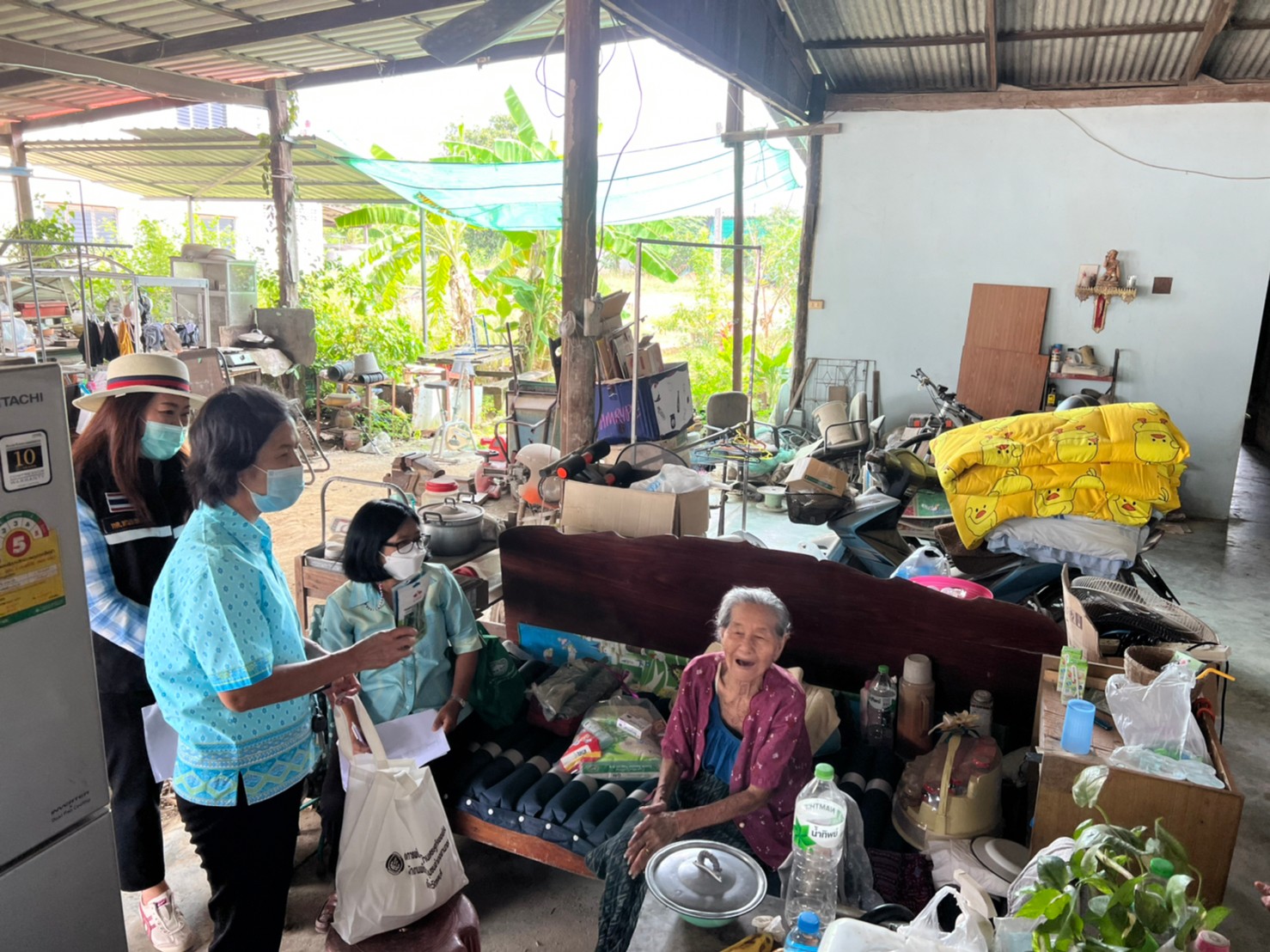 สพจ.ชลบุรี ลงพื้นที่ติดตามสนับสนุนและเยี่ยมครัวเรือนยากจนเป้าหมายอำเภอพานทอง