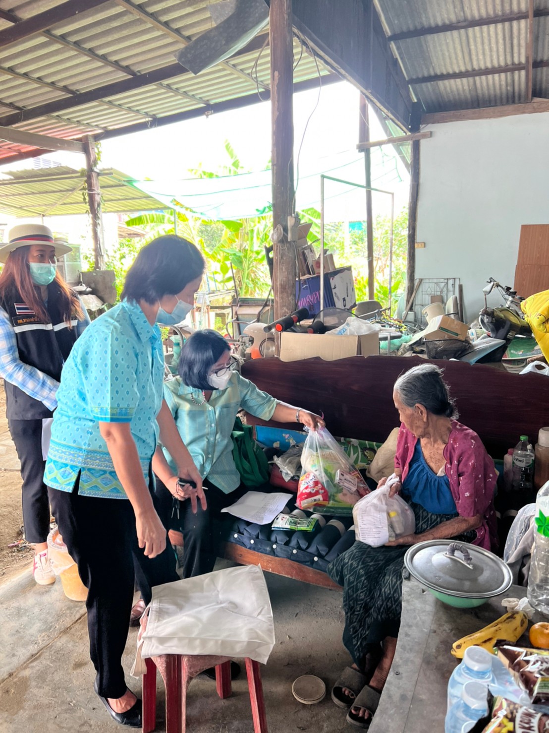 สพจ.ชลบุรี ลงพื้นที่ติดตามสนับสนุนและเยี่ยมครัวเรือนยากจนเป้าหมายอำเภอพานทอง