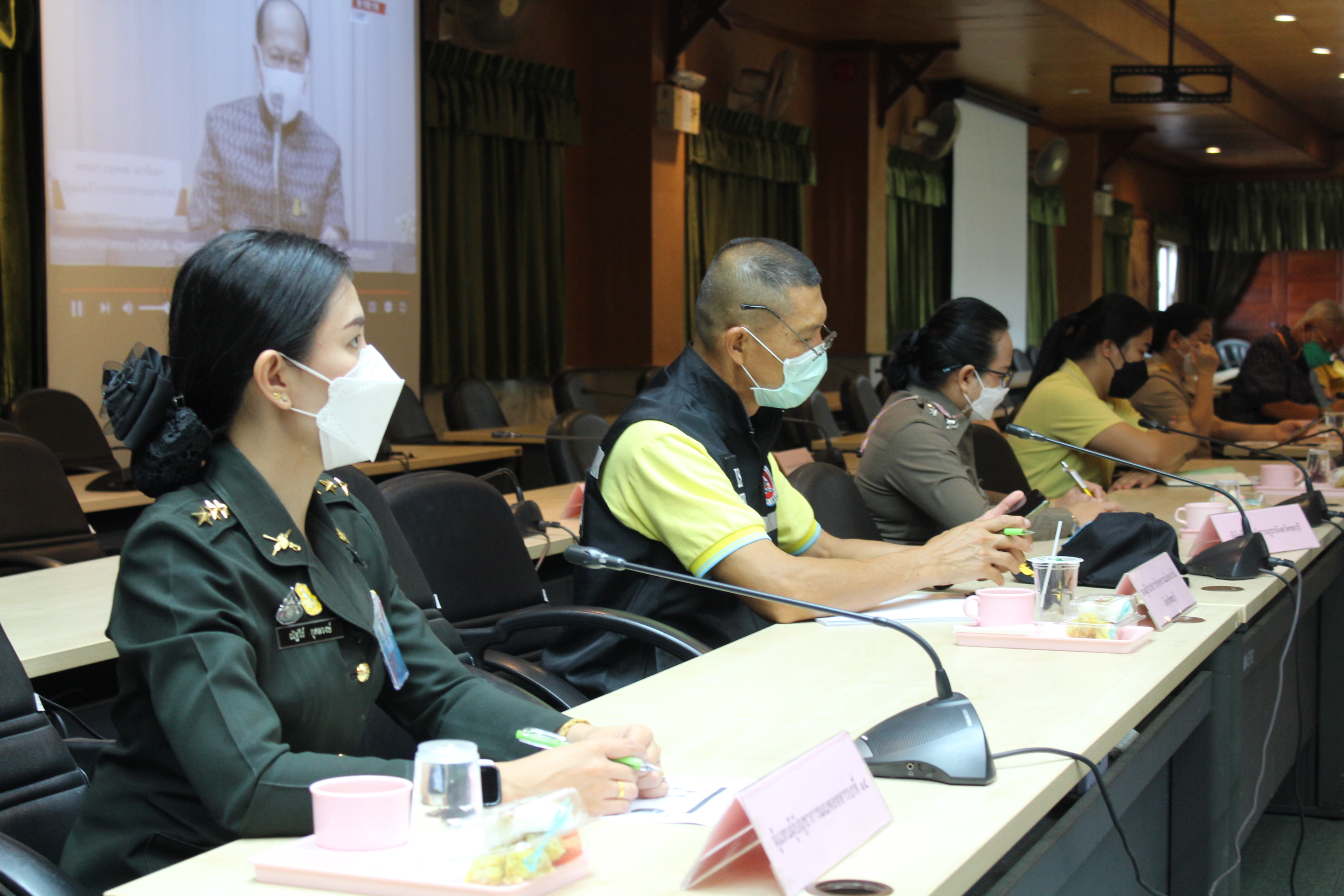 การประชุมเชิงปฏิบัติการเพื่อซักซ้อมแนวทางการขับเคลื่อนศูนย์อำนวยการขจัดความยากจนและพัฒนาคนทุกช่วงวัยอย่างยั่งยืน ตามหลักปรัชญาของเศรษฐกิจพอเพียง ในระดับพื้นที่ ปีงบประมาณ พ.ศ. 2565 (ภาคกลาง)