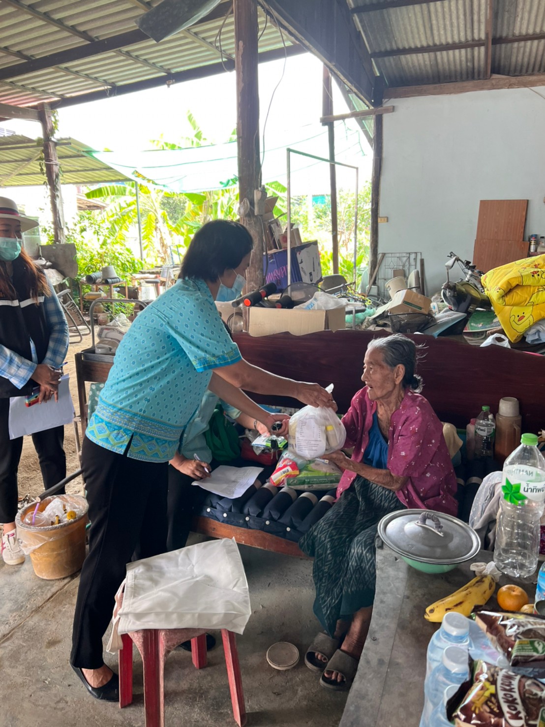 สพจ.ชลบุรี ลงพื้นที่ติดตามสนับสนุนและเยี่ยมครัวเรือนยากจนเป้าหมายอำเภอพานทอง