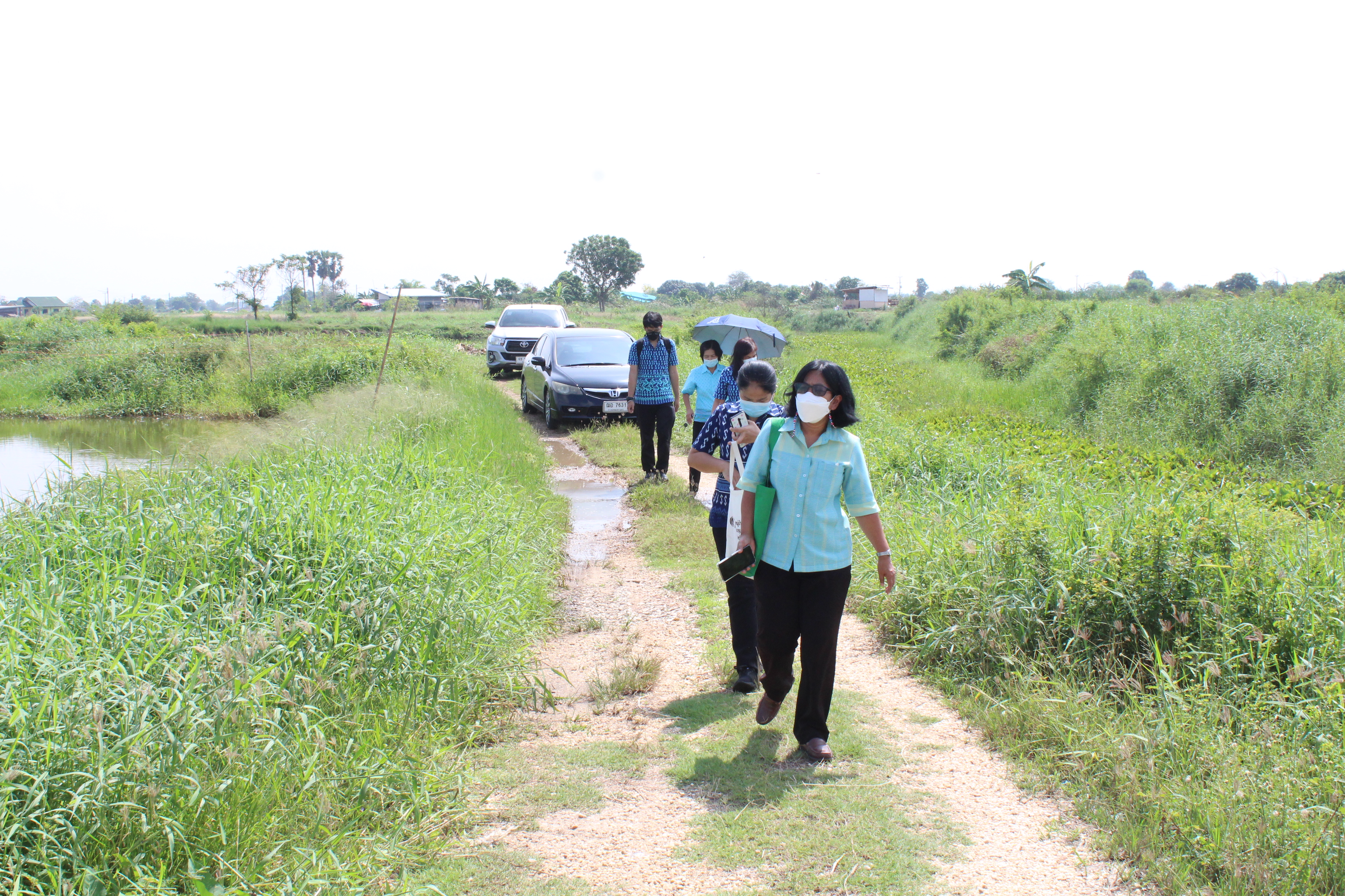 สพจ.ชลบุรี ลงพื้นที่ติดตามสนับสนุนและเยี่ยมครัวเรือนยากจนเป้าหมายอำเภอพานทอง