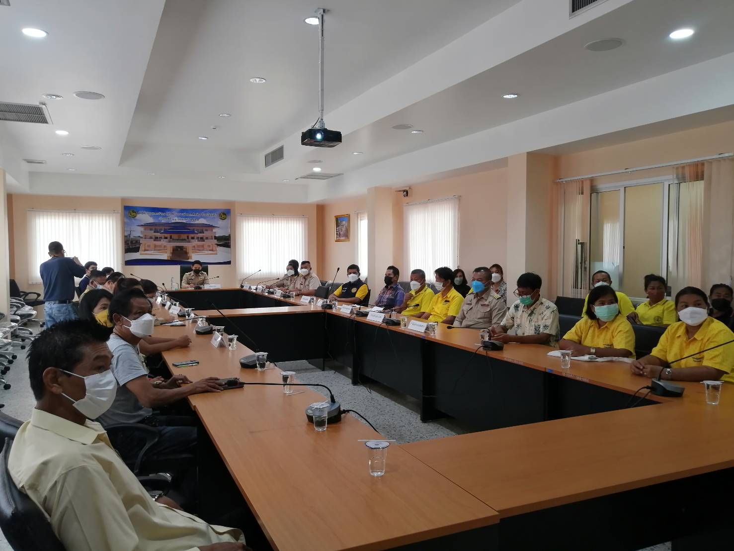 การประชุมเชิงปฏิบัติการเพื่อซักซ้อมแนวทางการขับเคลื่อนศูนย์อำนวยการขจัดความยากจนและพัฒนาคนทุกช่วงวัยอย่างยั่งยืน ตามหลักปรัชญาของเศรษฐกิจพอเพียง ในระดับพื้นที่ ปีงบประมาณ พ.ศ. 2565 (ภาคกลาง)