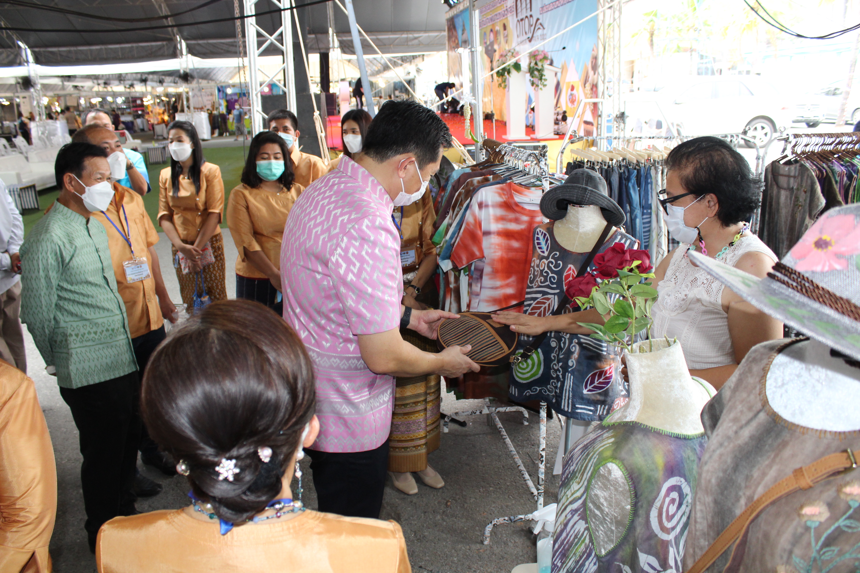 ผวจ.ชลบุรี เป็นประธานเปิดงาน “OTOP CHONBURI FAIR 2022”