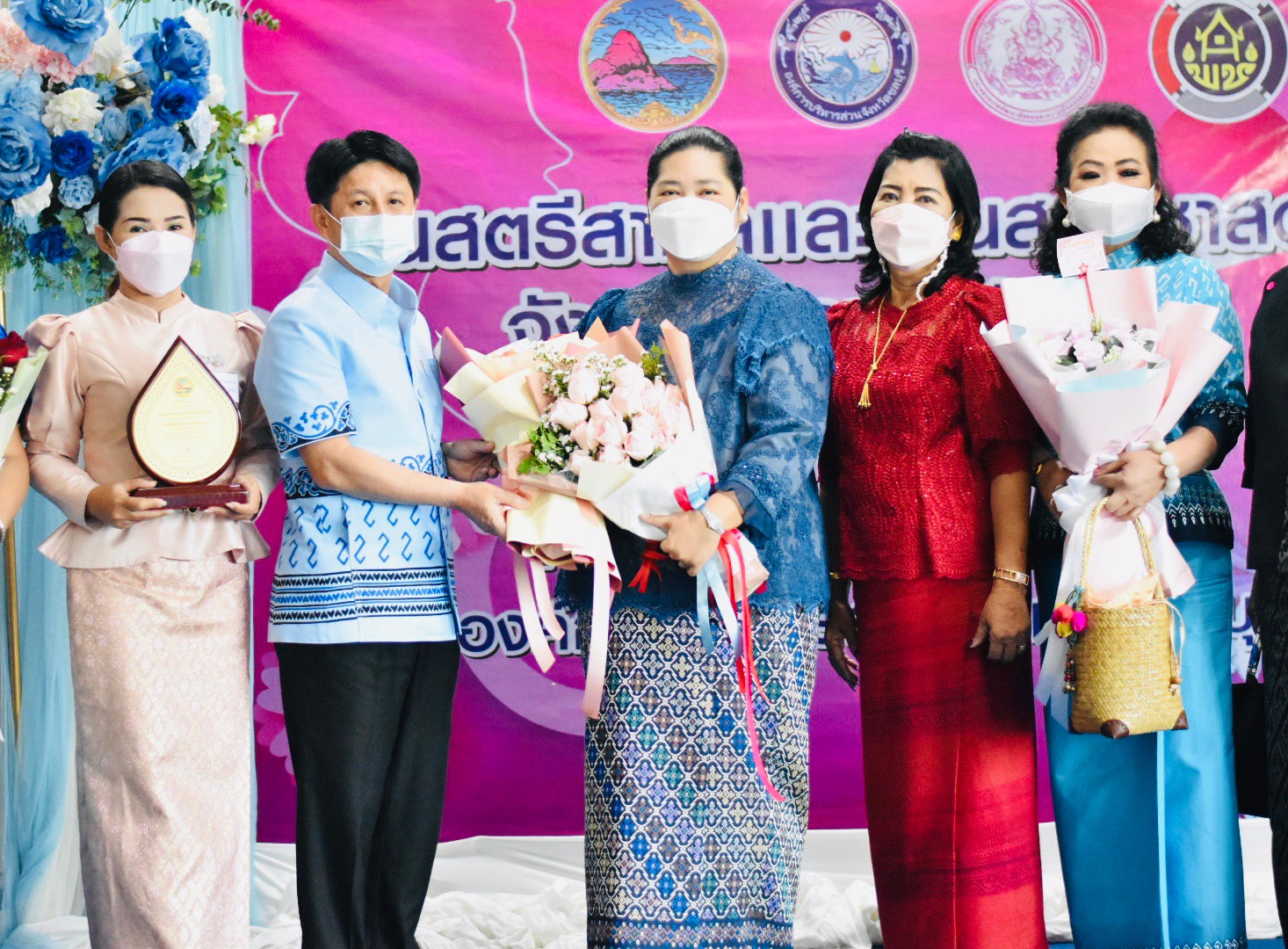 จังหวัดชลบุรี จัดโครงการสตรีชลบุรีรักษ์ไทย เสริมสร้างความมั่นใจ อยู่อย่างไรให้ผ่านพ้นวิกฤตโควิด-19