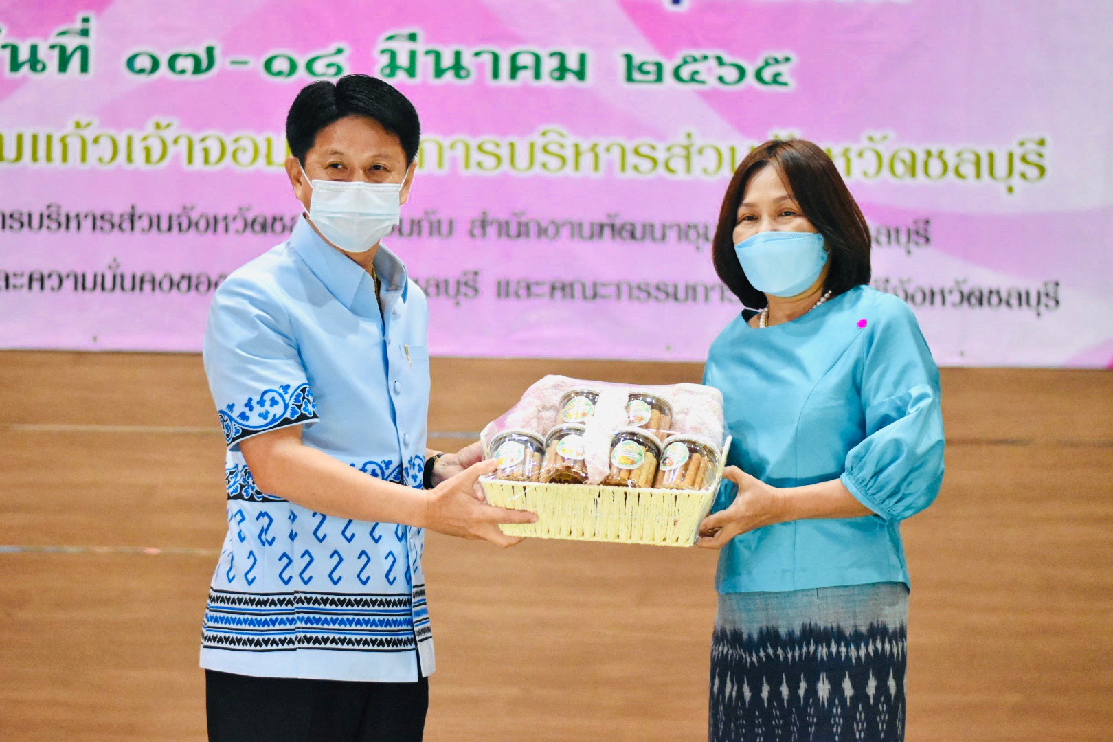 จังหวัดชลบุรี จัดโครงการสตรีชลบุรีรักษ์ไทย เสริมสร้างความมั่นใจ อยู่อย่างไรให้ผ่านพ้นวิกฤตโควิด-19