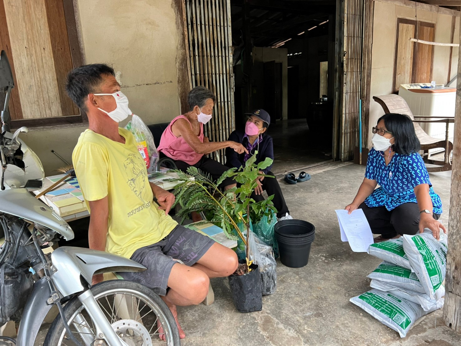 สพจ.ชลบุรี ลงพื้นที่ติดตามสนับสนุนและเยี่ยมครัวเรือนยากจนเป้าหมายอำเภอหนองใหญ่