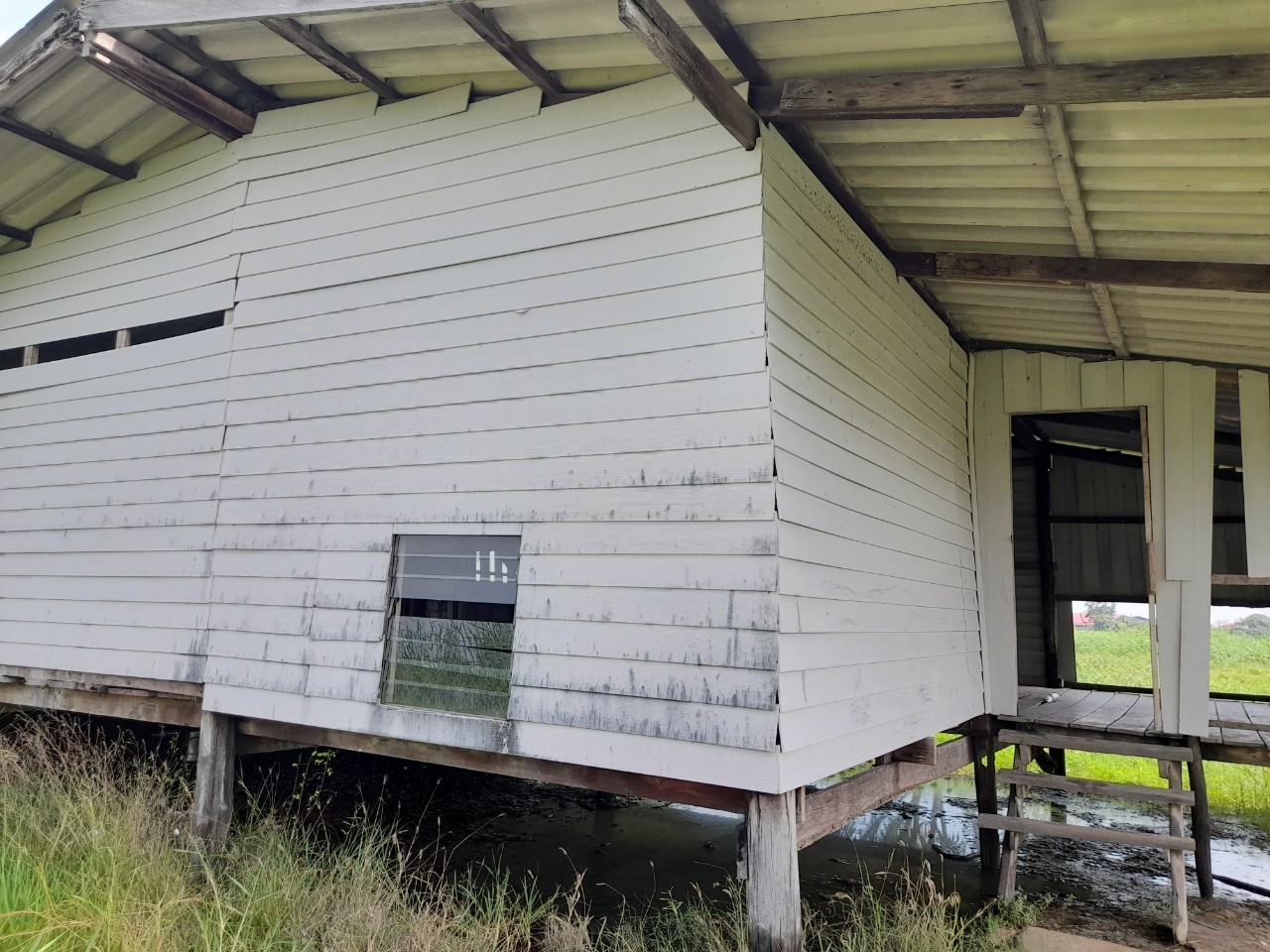 สพจ.ชลบุรี ลงพื้นที่ติดตามสนับสนุนและเยี่ยมครัวเรือนยากจนเป้าหมายอำเภอพานทอง