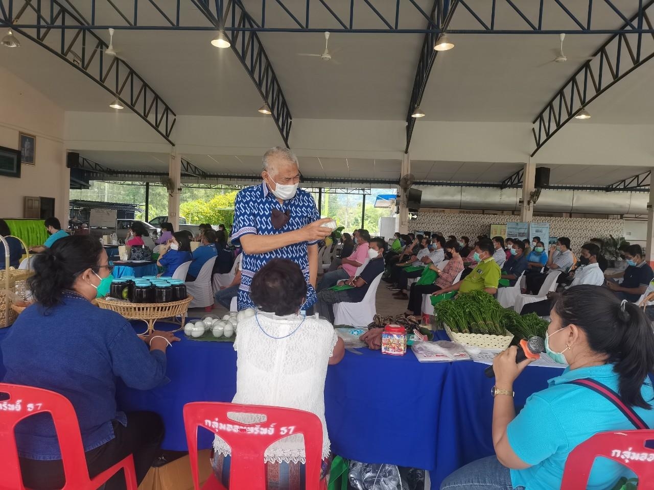 พช.ชลบุรี จัดกิจกรรม “มหกรรมการออม ลดความเหลื่อมล้ำของประชาชน” เนื่องในวันคล้ายวันก่อตั้งกลุ่มออมทรัพย์เพื่อการผลิต ครบรอบ 48 ปี