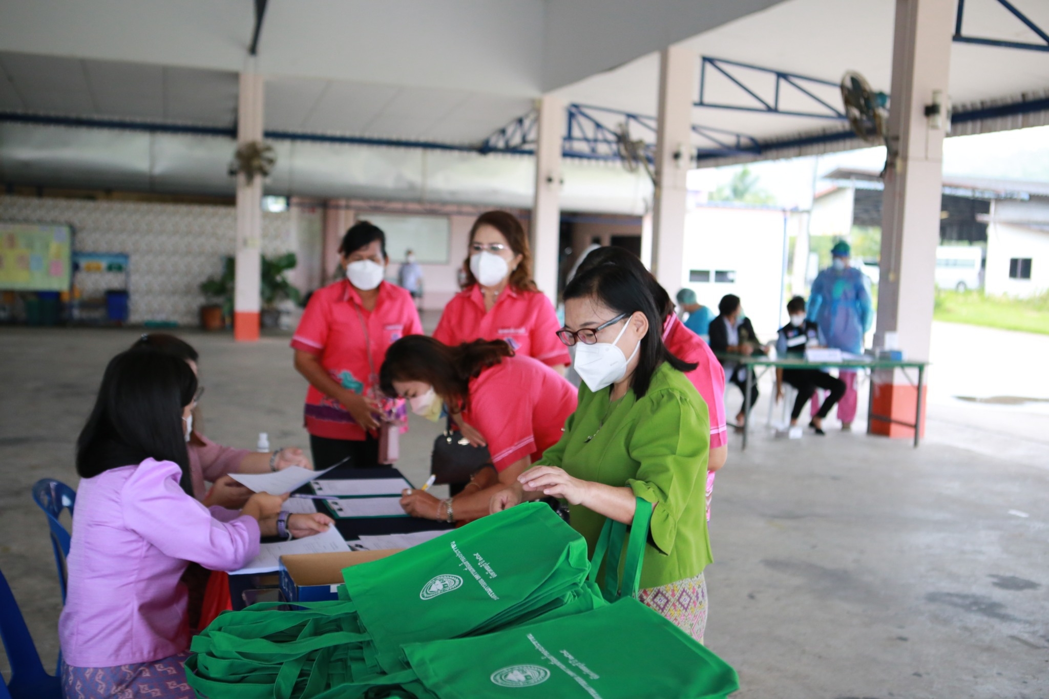 พช.ชลบุรี จัดกิจกรรม “มหกรรมการออม ลดความเหลื่อมล้ำของประชาชน” เนื่องในวันคล้ายวันก่อตั้งกลุ่มออมทรัพย์เพื่อการผลิต ครบรอบ 48 ปี