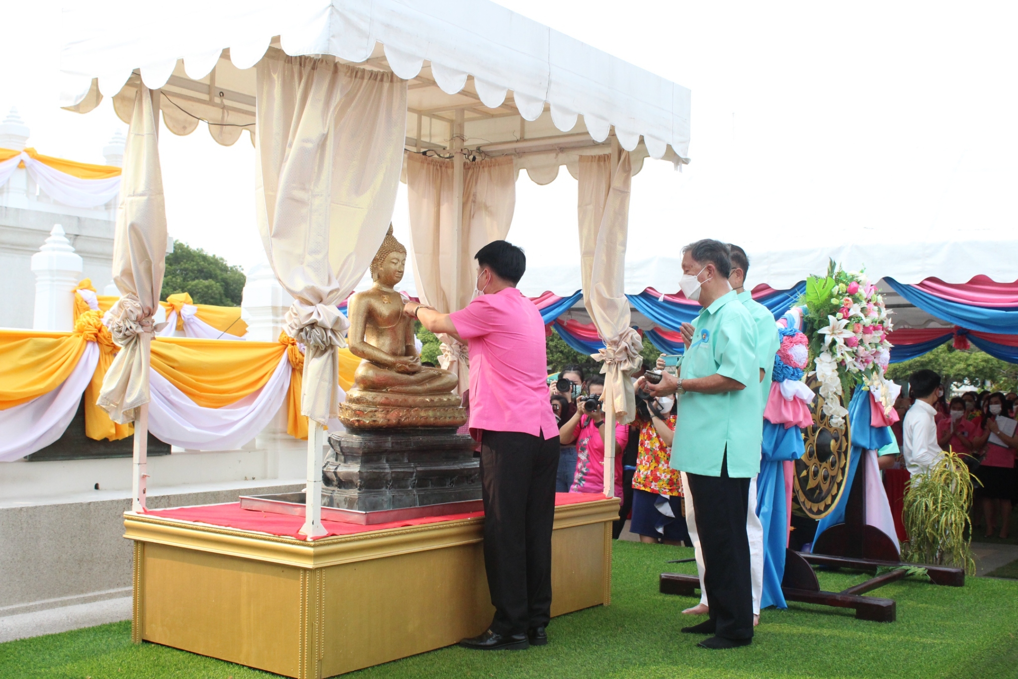 ผู้ว่าราชการจังหวัดชลบุรี เปิดงานนมัสการพระพุทธสิหิงค์ฯ และงานสงกรานต์ จังหวัดชลบุรี ประจำปี 2565