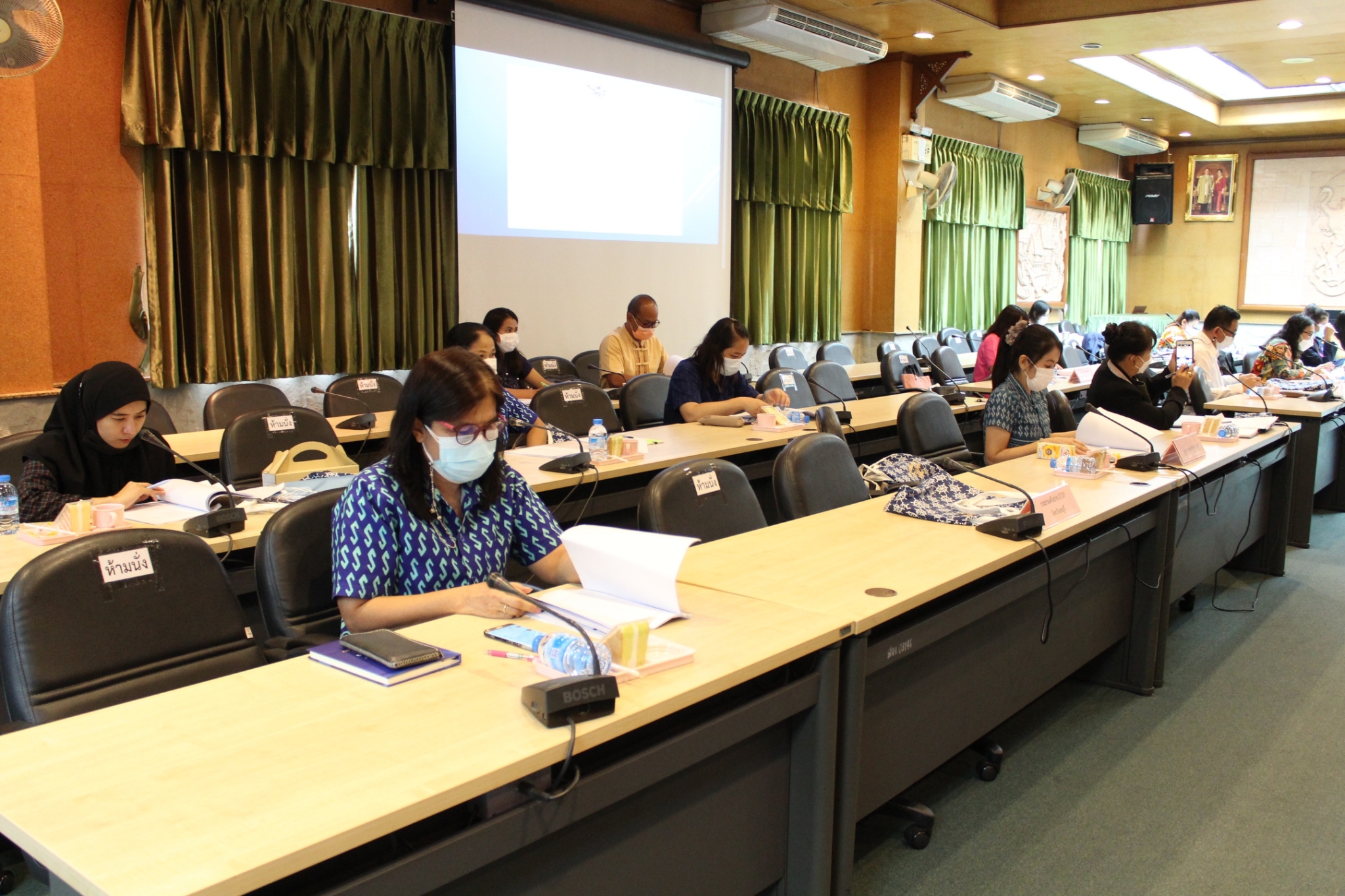 พช.ชลบุรี ประชุมเตรียมความพร้อมการคัดสรรสุดยอดหนึ่ง​ตำบล​ หนึ่ง​ผลิตภัณฑ์​ไทย​ ปี​ พ.ศ. ​2565​