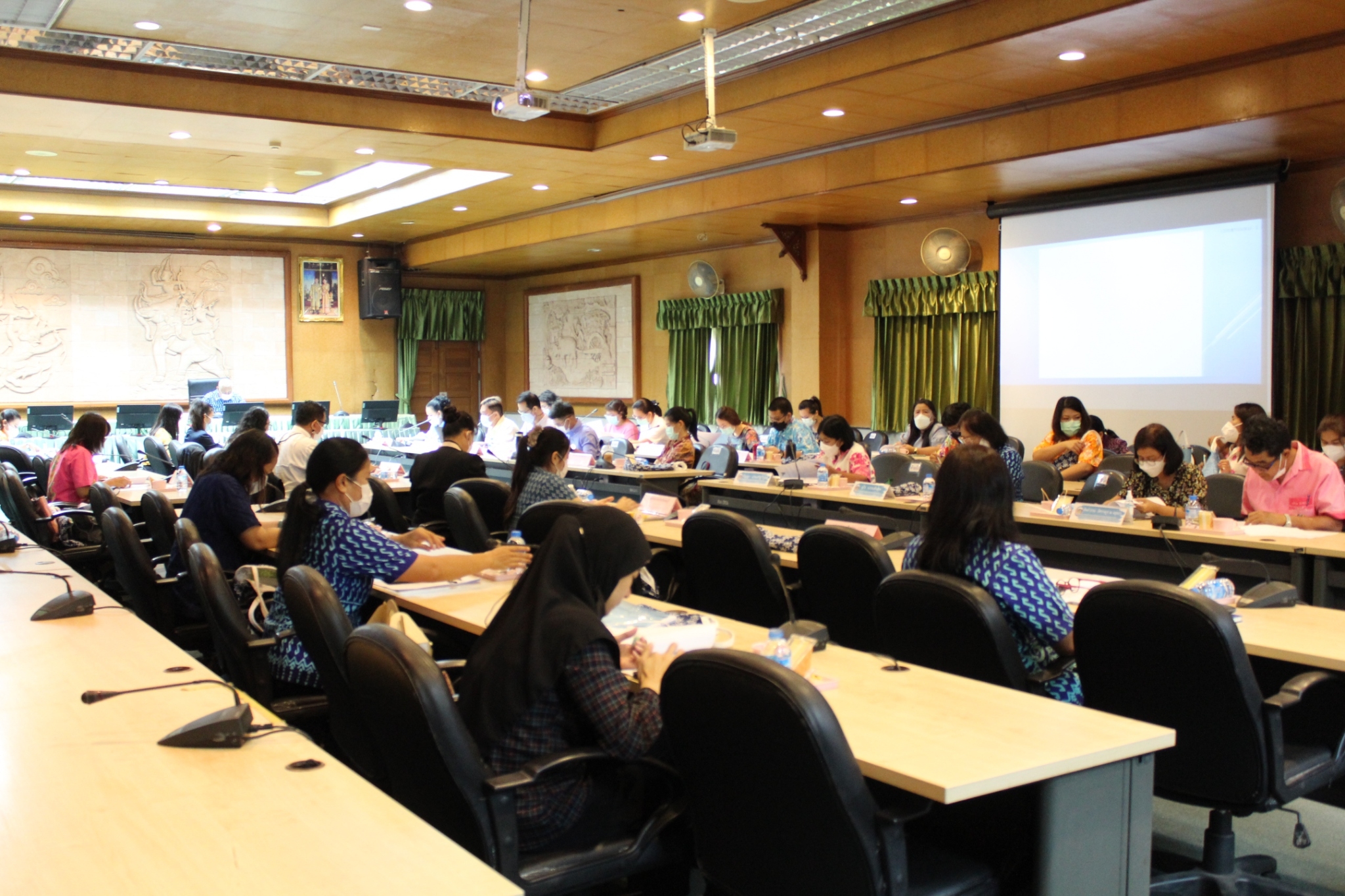 พช.ชลบุรี ประชุมเตรียมความพร้อมการคัดสรรสุดยอดหนึ่ง​ตำบล​ หนึ่ง​ผลิตภัณฑ์​ไทย​ ปี​ พ.ศ. ​2565​